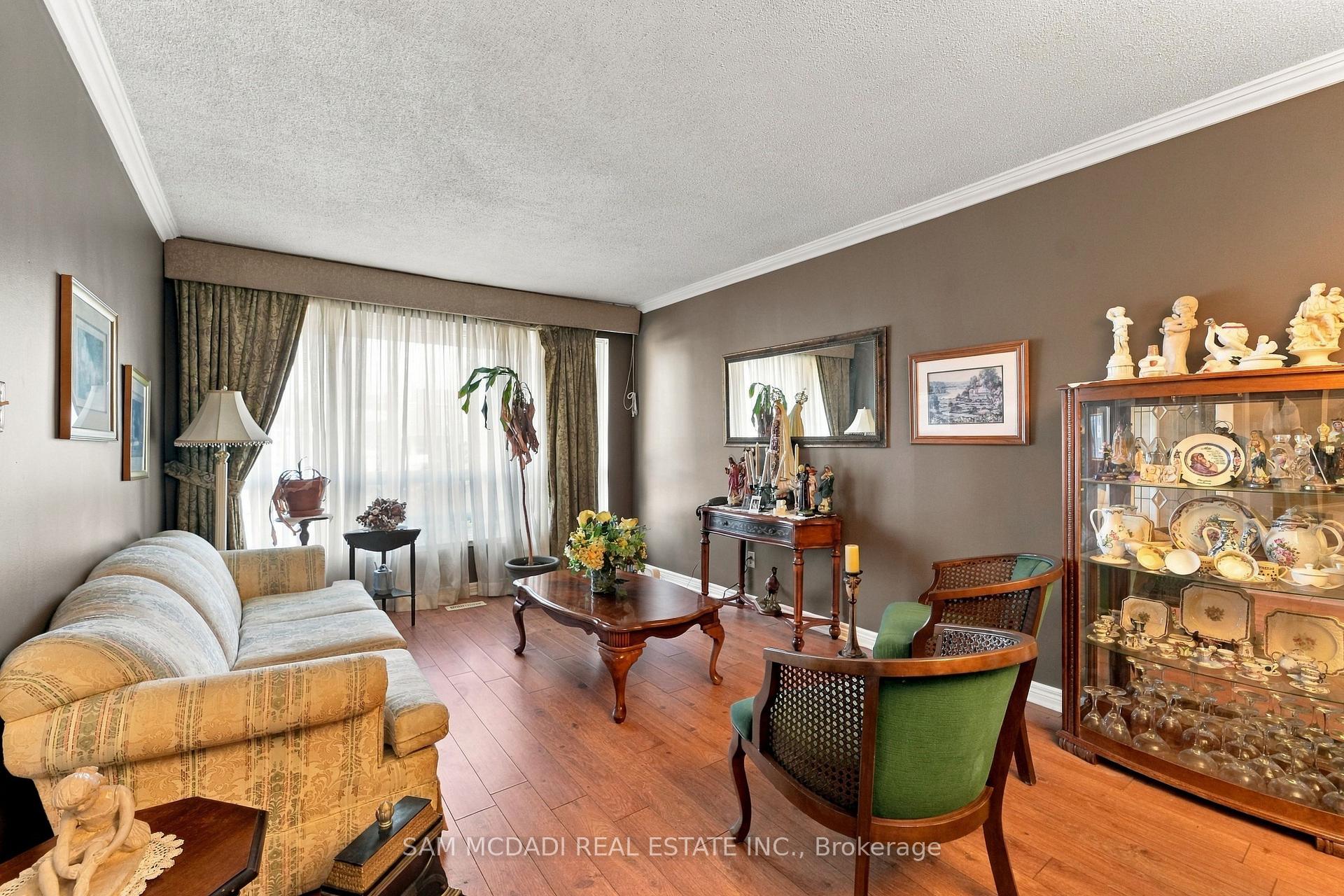Photo 10 of 561 Tedwyn Drive, Mississauga, Cooksville — HOMEH