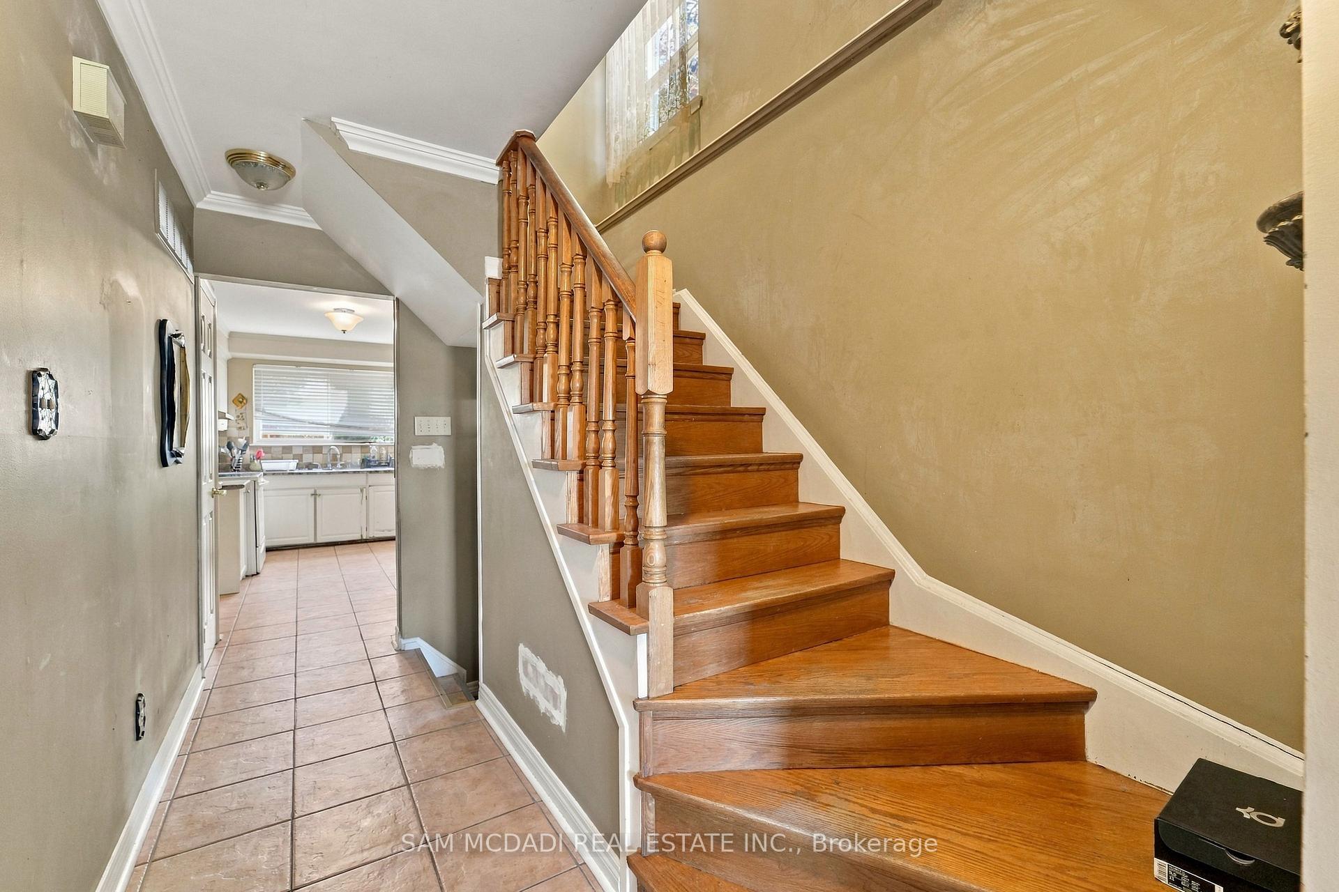 Photo 11 of 561 Tedwyn Drive, Mississauga, Cooksville — HOMEH