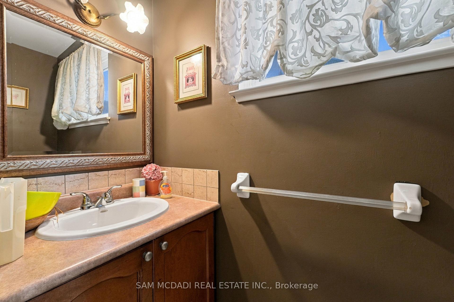 Photo 12 of 561 Tedwyn Drive, Mississauga, Cooksville — HOMEH