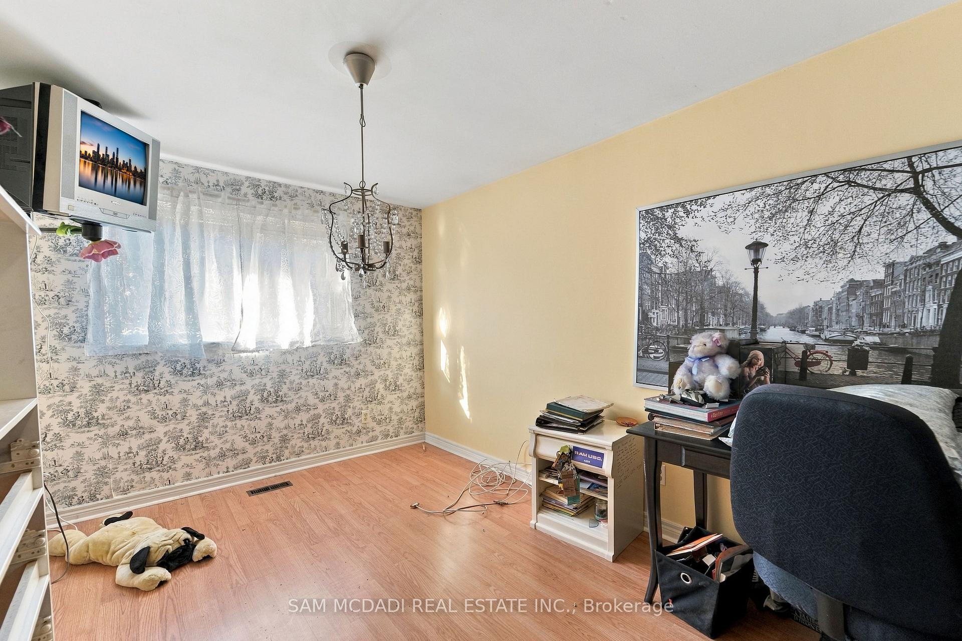 Photo 15 of 561 Tedwyn Drive, Mississauga, Cooksville — HOMEH