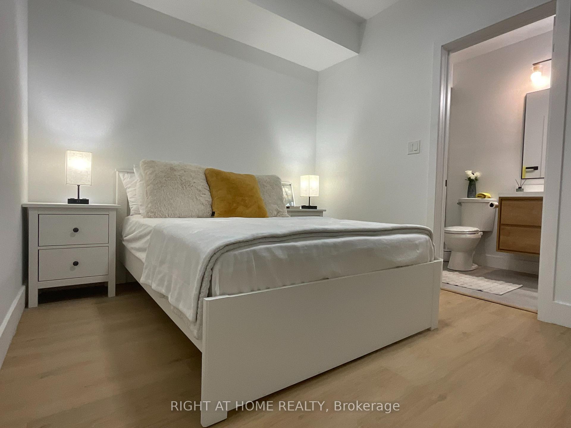 Photo 2 of 674 Manning Avenue, Toronto, The Annex — HOMEH