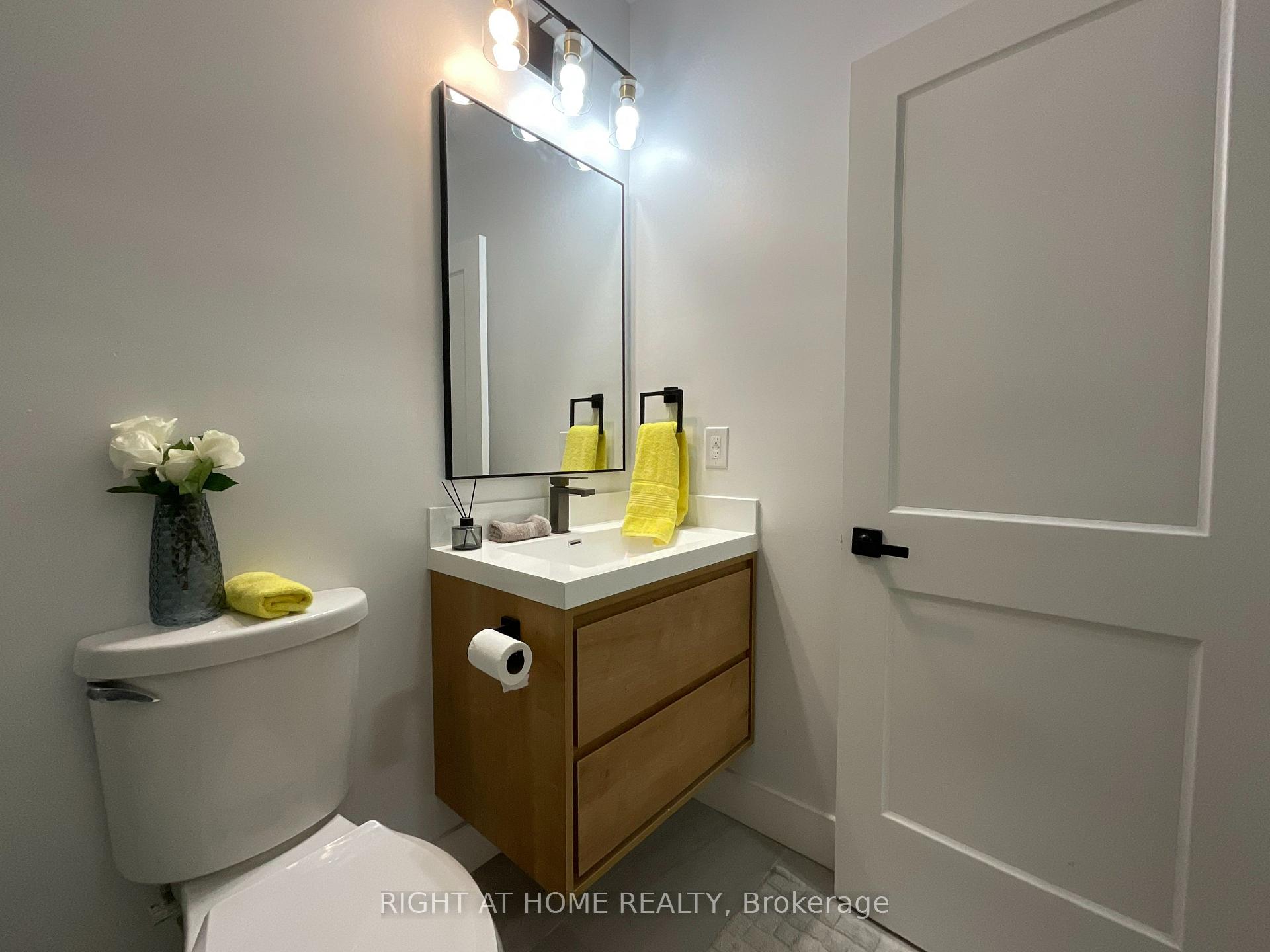Photo 5 of 674 Manning Avenue, Toronto, The Annex — HOMEH