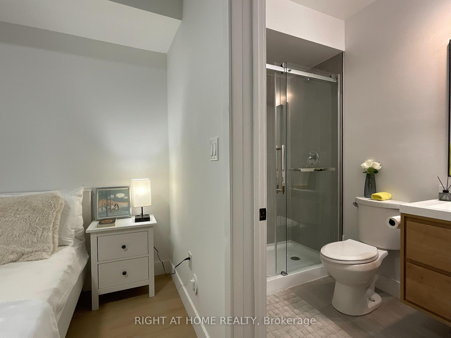 Photo 7 of 674 Manning Avenue, Toronto, The Annex — HOMEH