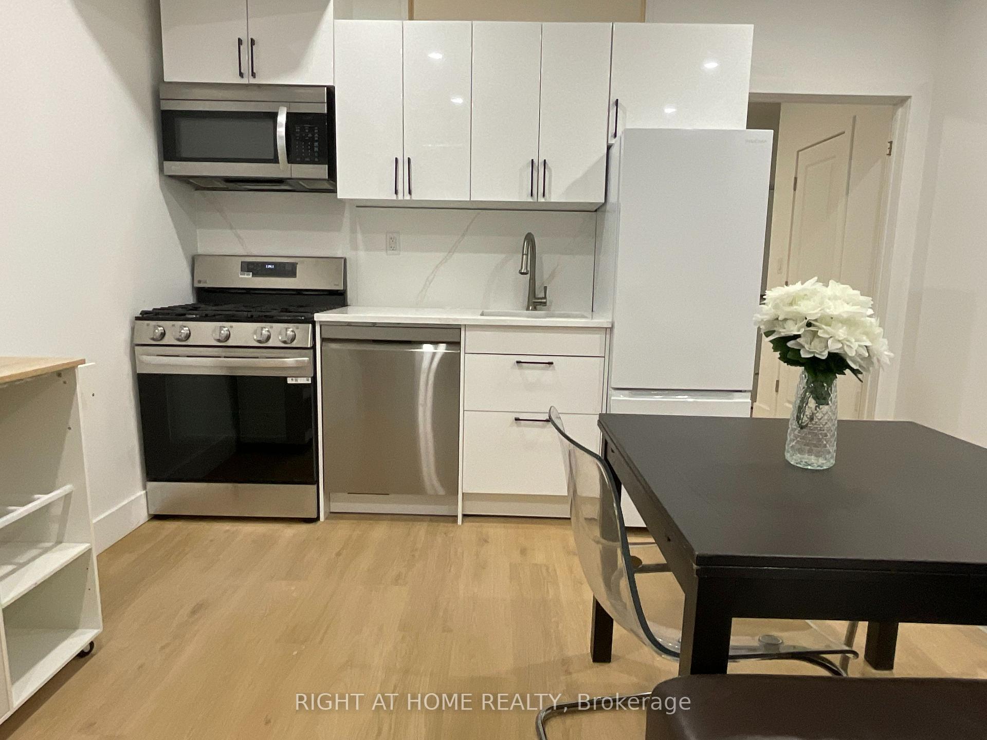 Photo 8 of 674 Manning Avenue, Toronto, The Annex — HOMEH