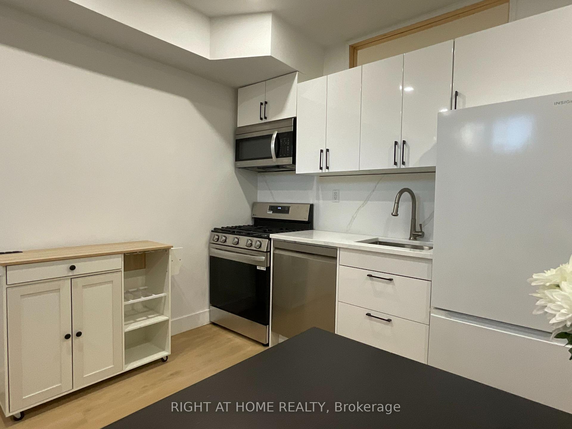 Photo 9 of 674 Manning Avenue, Toronto, The Annex — HOMEH
