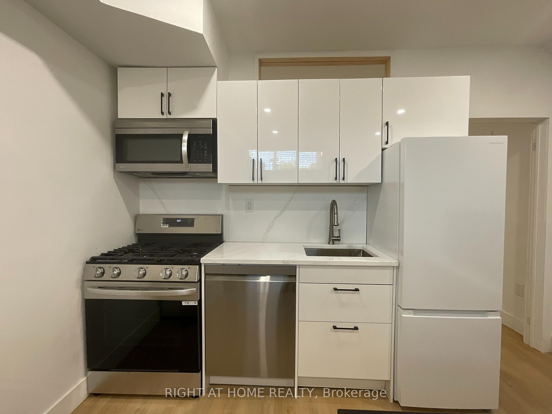 Photo 10 of 674 Manning Avenue, Toronto, The Annex — HOMEH