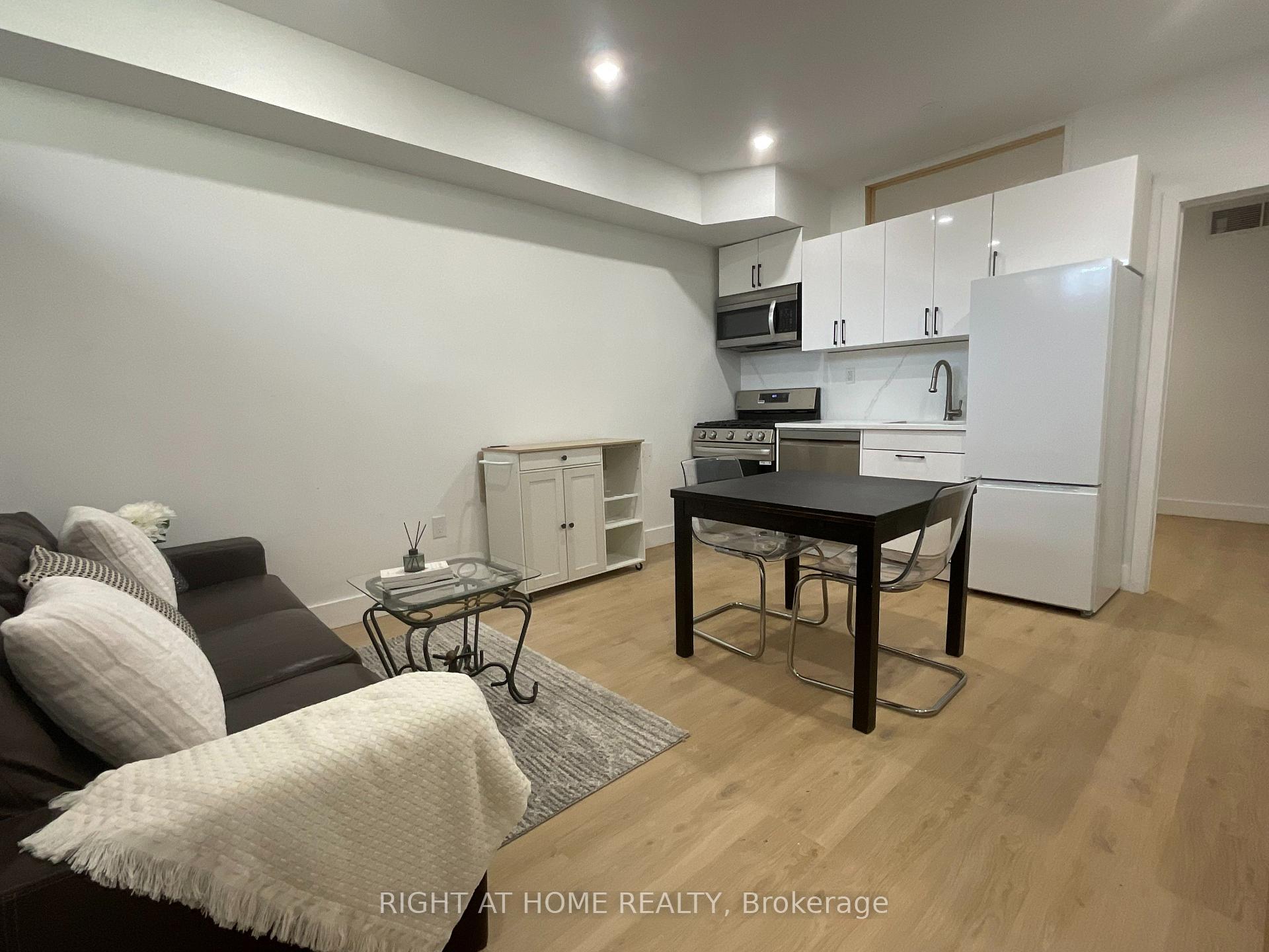 Photo 11 of 674 Manning Avenue, Toronto, The Annex — HOMEH