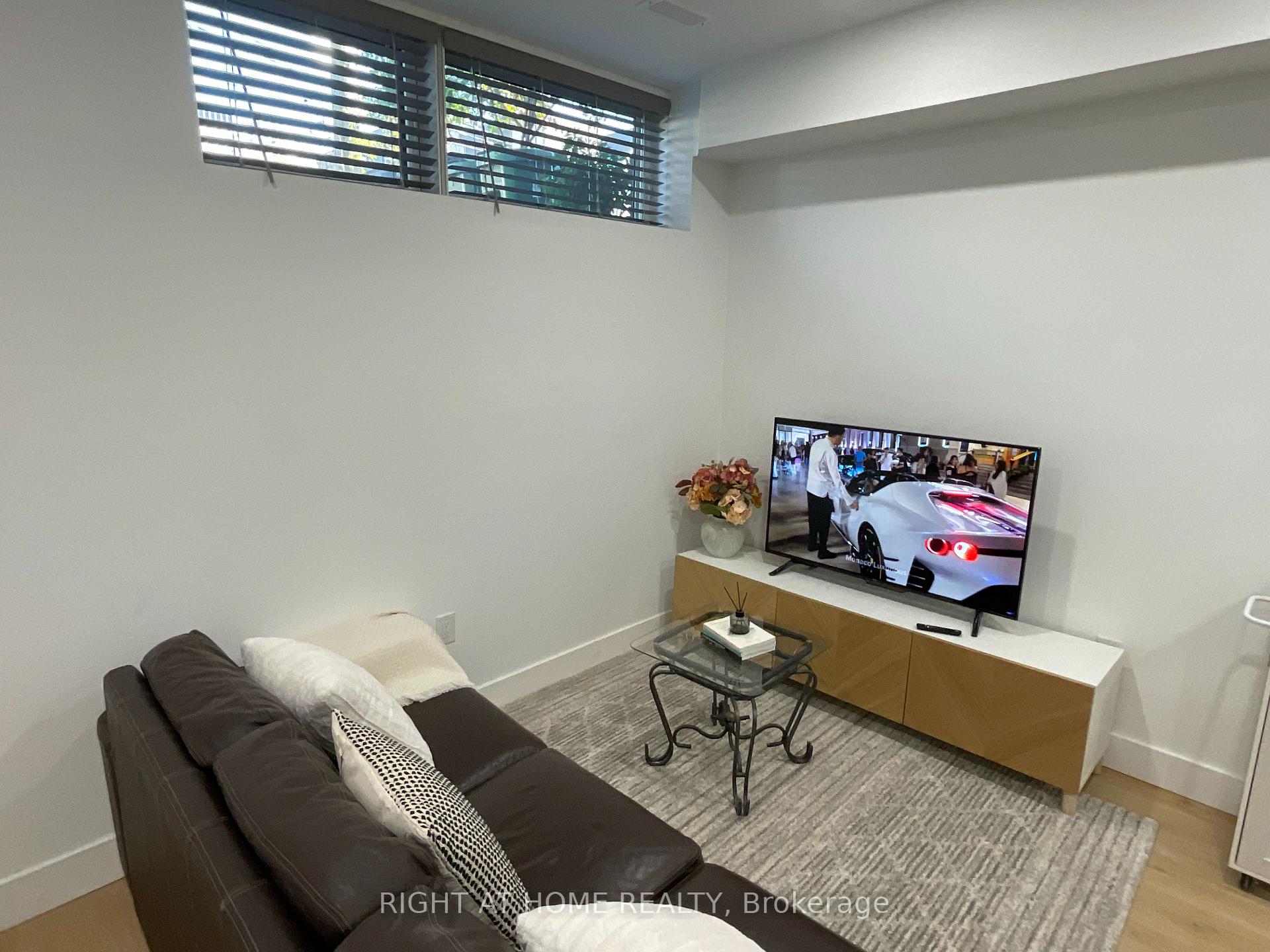 Photo 16 of 674 Manning Avenue, Toronto, The Annex — HOMEH