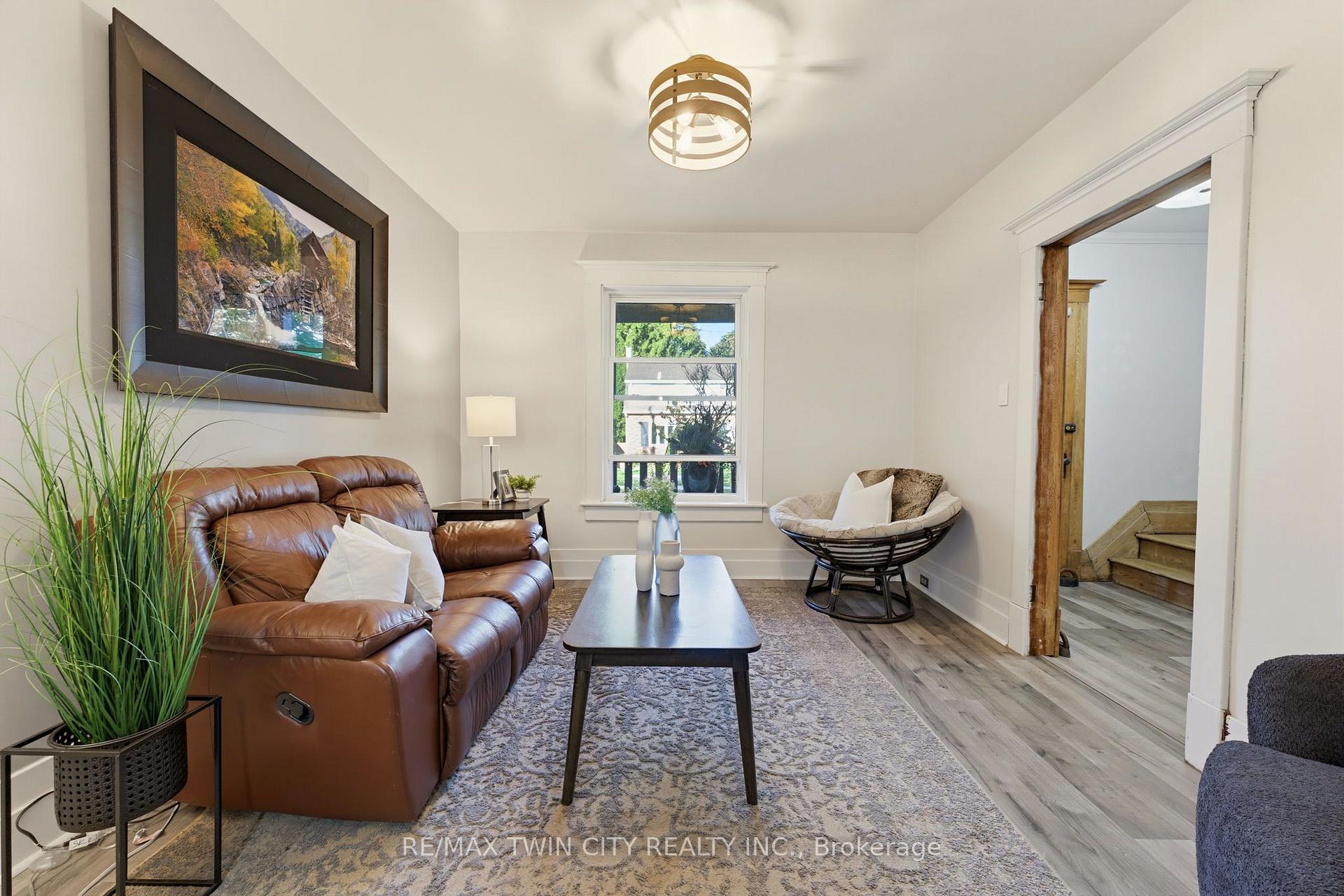 Photo 8 of 540 Vine Street, Cambridge, Preston South — HOMEH