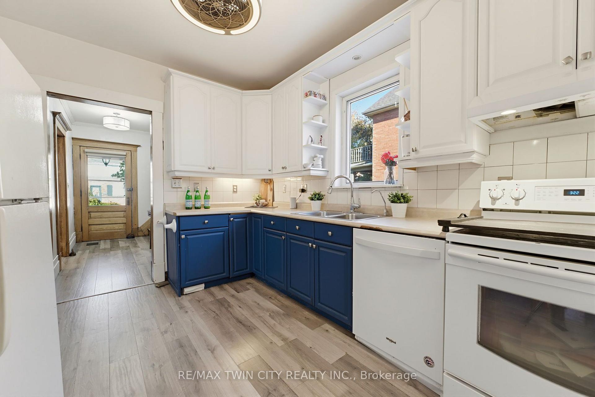 Photo 12 of 540 Vine Street, Cambridge, Preston South — HOMEH
