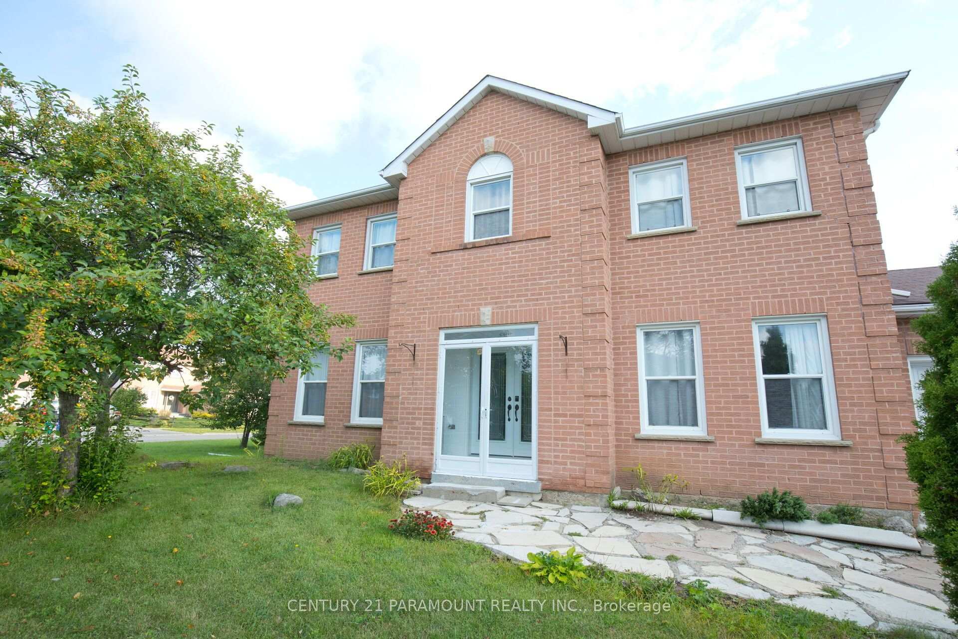 Photo 3 of 888 Sproule Crescent, Oshawa, Pinecrest — HOMEH