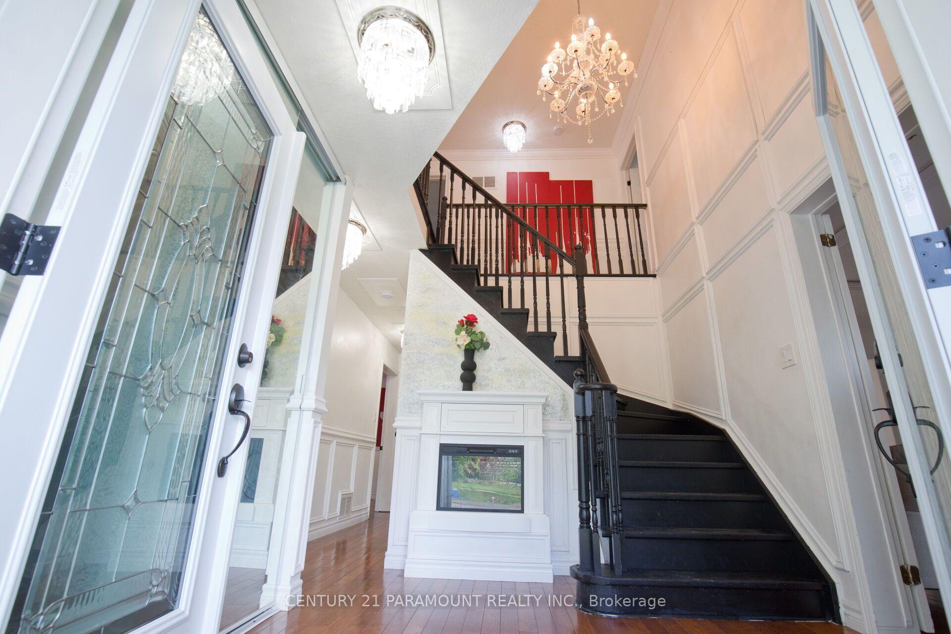 Photo 5 of 888 Sproule Crescent, Oshawa, Pinecrest — HOMEH
