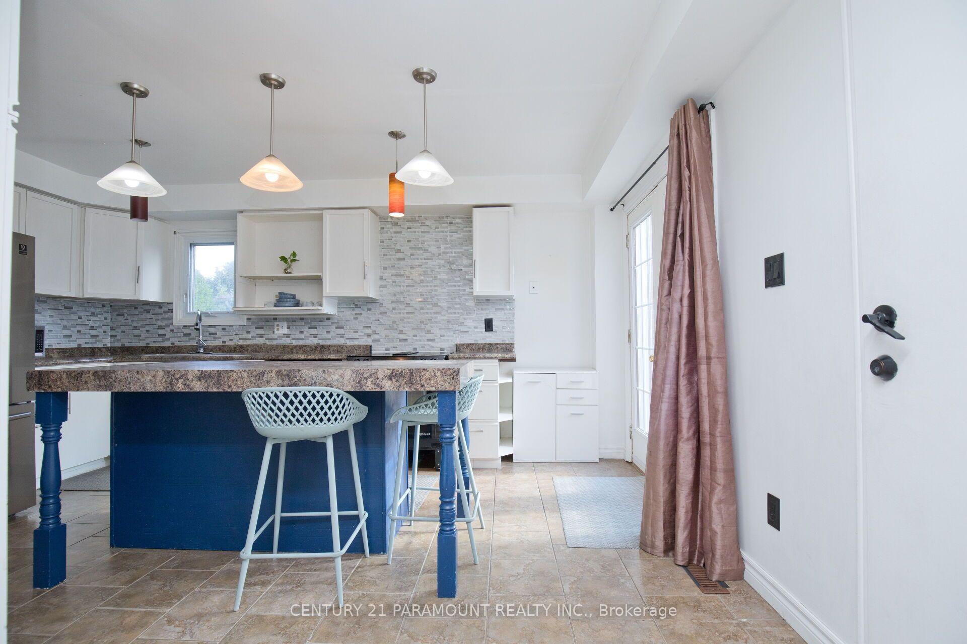 Photo 13 of 888 Sproule Crescent, Oshawa, Pinecrest — HOMEH