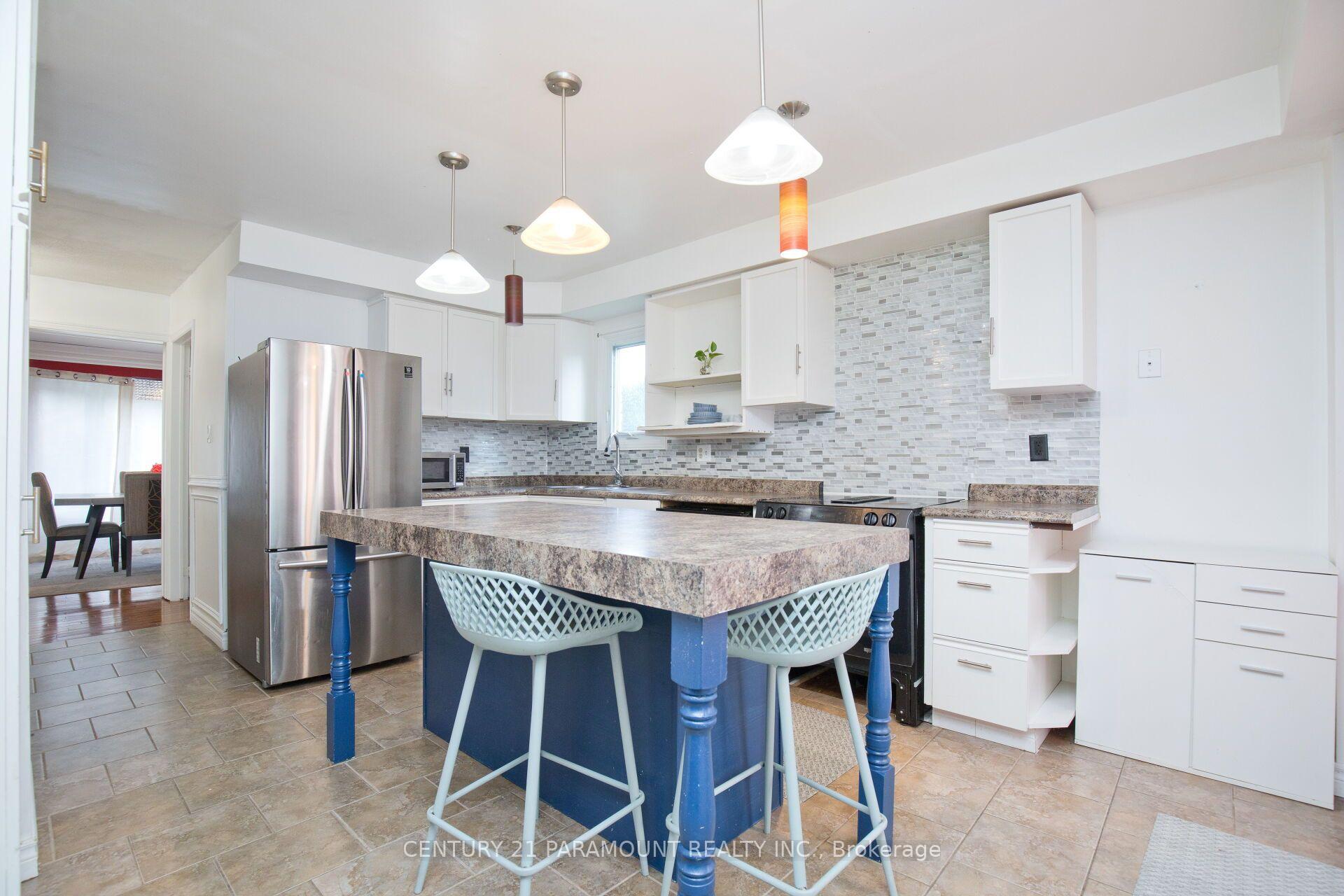 Photo 14 of 888 Sproule Crescent, Oshawa, Pinecrest — HOMEH