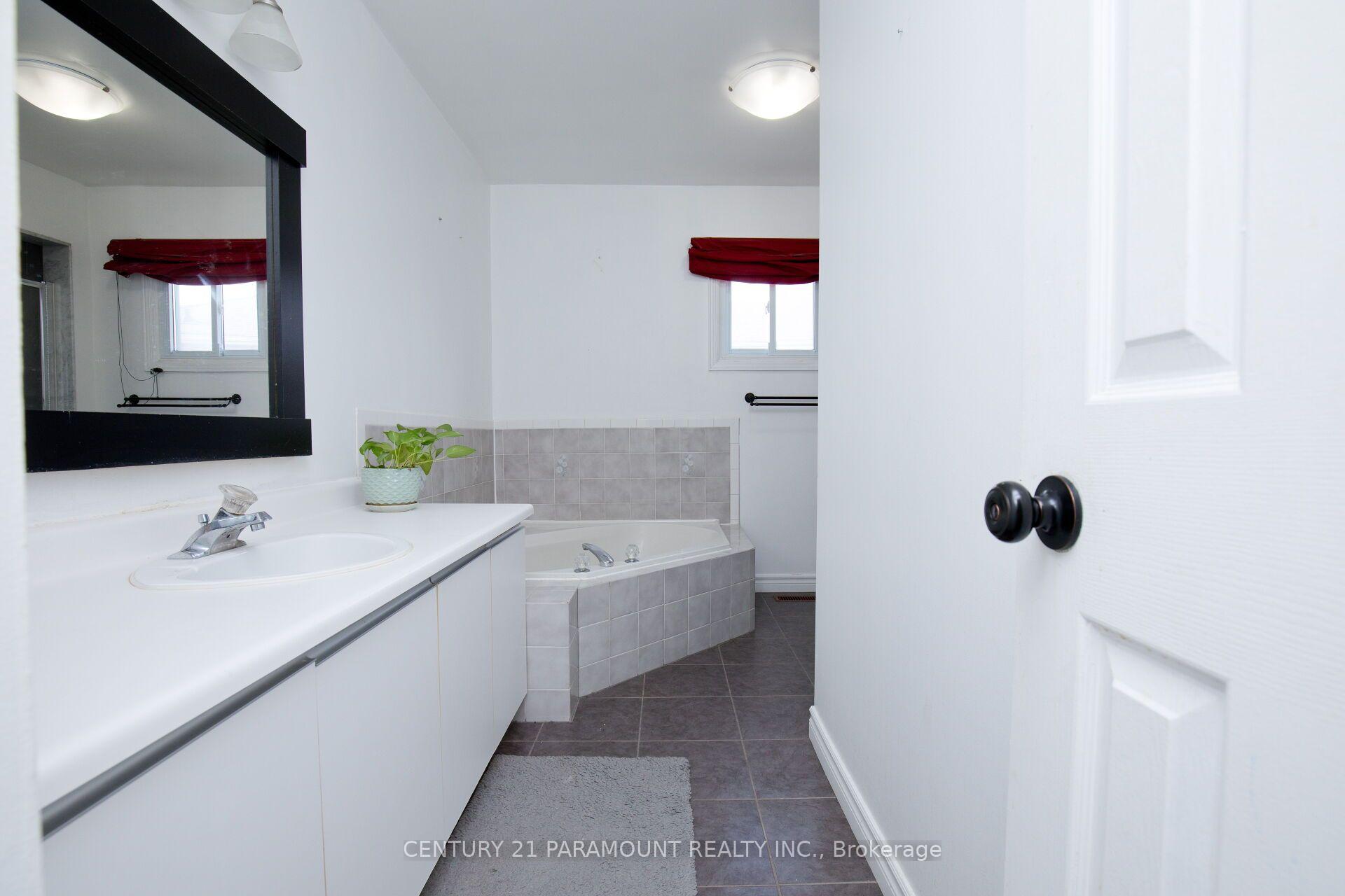 Photo 24 of 888 Sproule Crescent, Oshawa, Pinecrest — HOMEH
