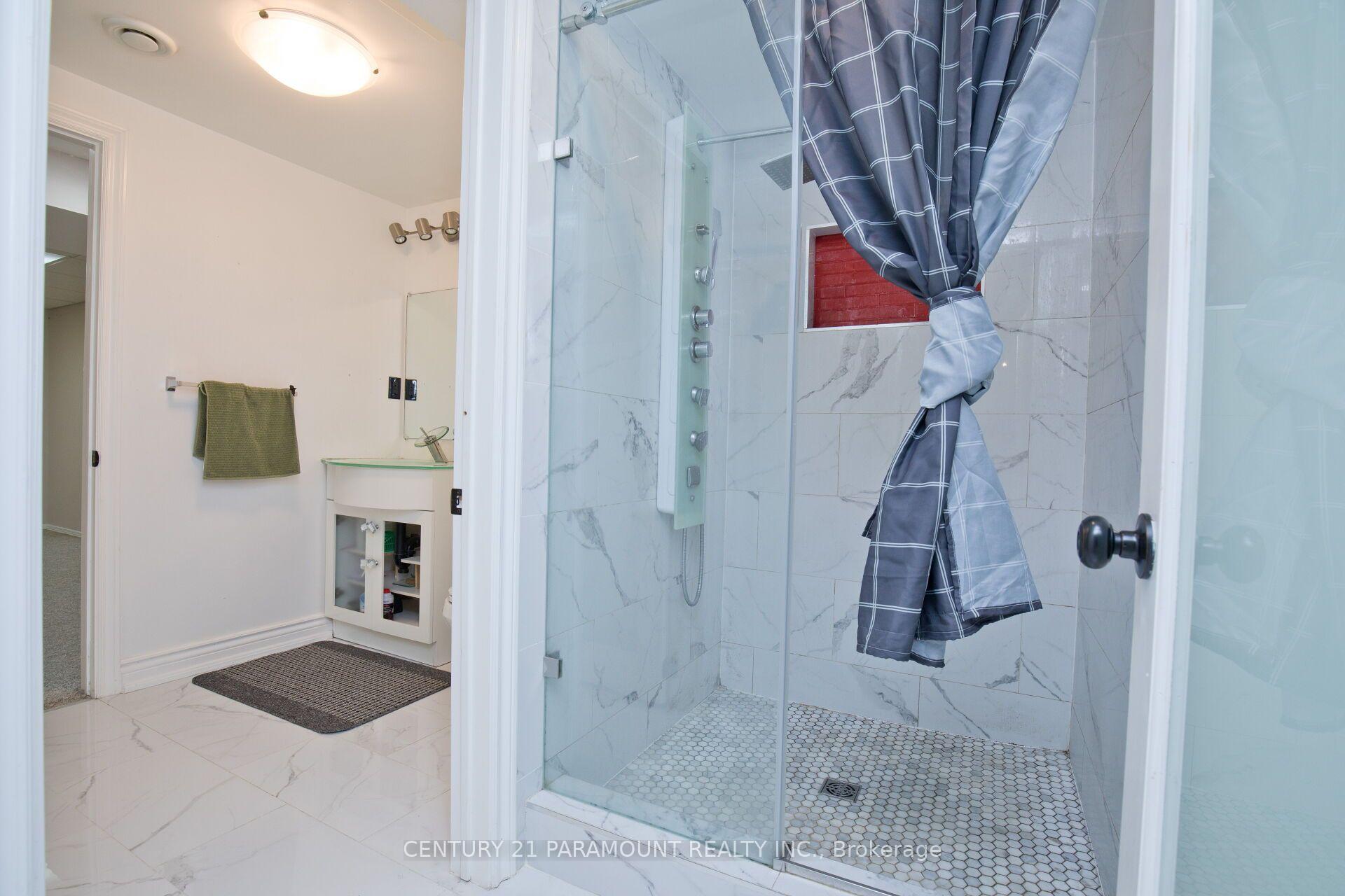 Photo 38 of 888 Sproule Crescent, Oshawa, Pinecrest — HOMEH