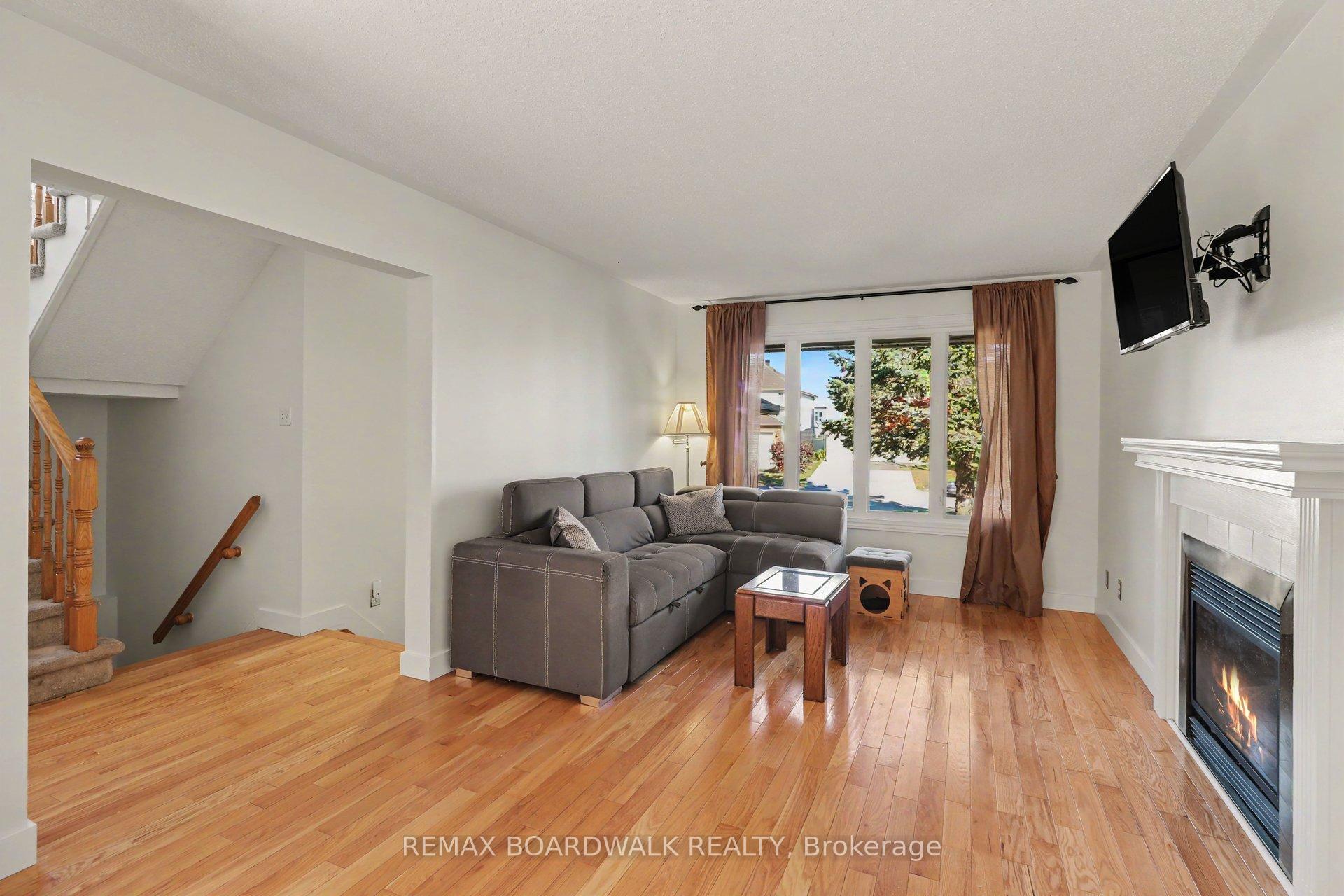 Photo 9 of 869 Clearcrest Crescent, Ottawa, Fallingbrook/Ridgemount — HOMEH