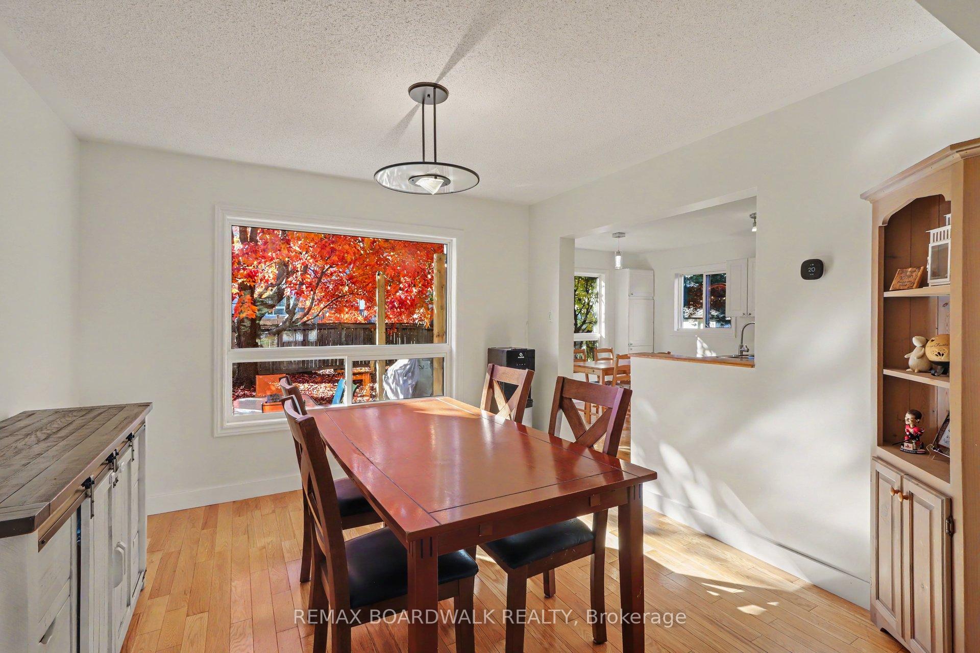 Photo 8 of 869 Clearcrest Crescent, Ottawa, Fallingbrook/Ridgemount — HOMEH