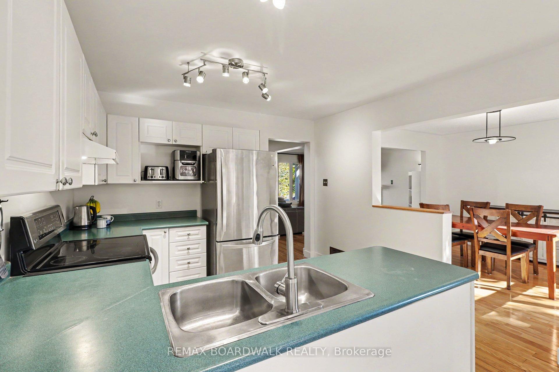 Photo 12 of 869 Clearcrest Crescent, Ottawa, Fallingbrook/Ridgemount — HOMEH