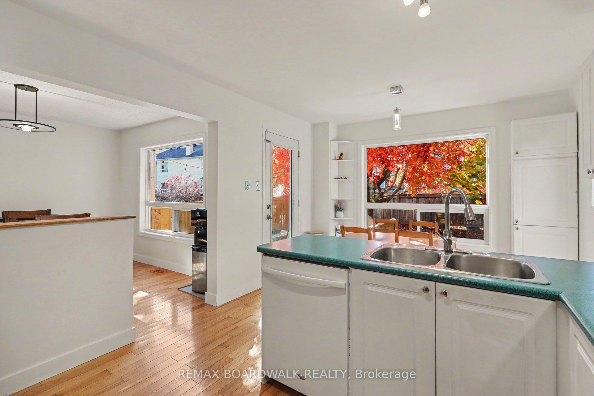 Photo 13 of 869 Clearcrest Crescent, Ottawa, Fallingbrook/Ridgemount — HOMEH