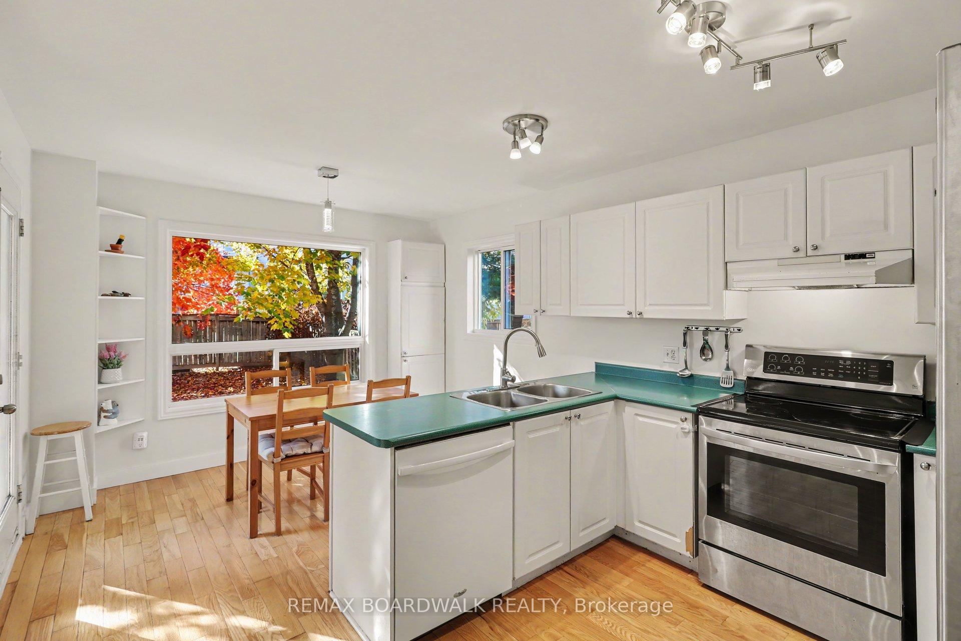 Photo 14 of 869 Clearcrest Crescent, Ottawa, Fallingbrook/Ridgemount — HOMEH