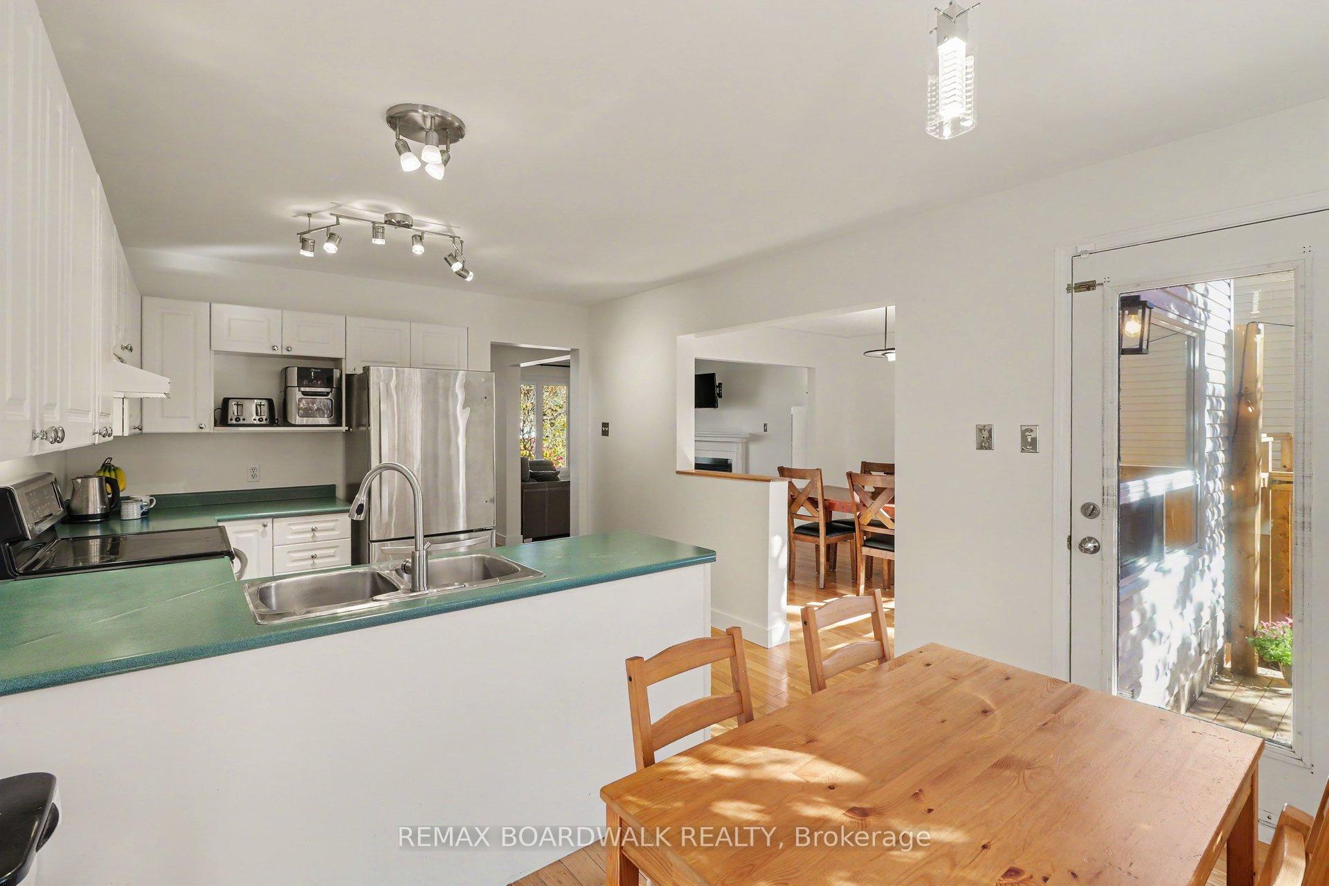Photo 16 of 869 Clearcrest Crescent, Ottawa, Fallingbrook/Ridgemount — HOMEH