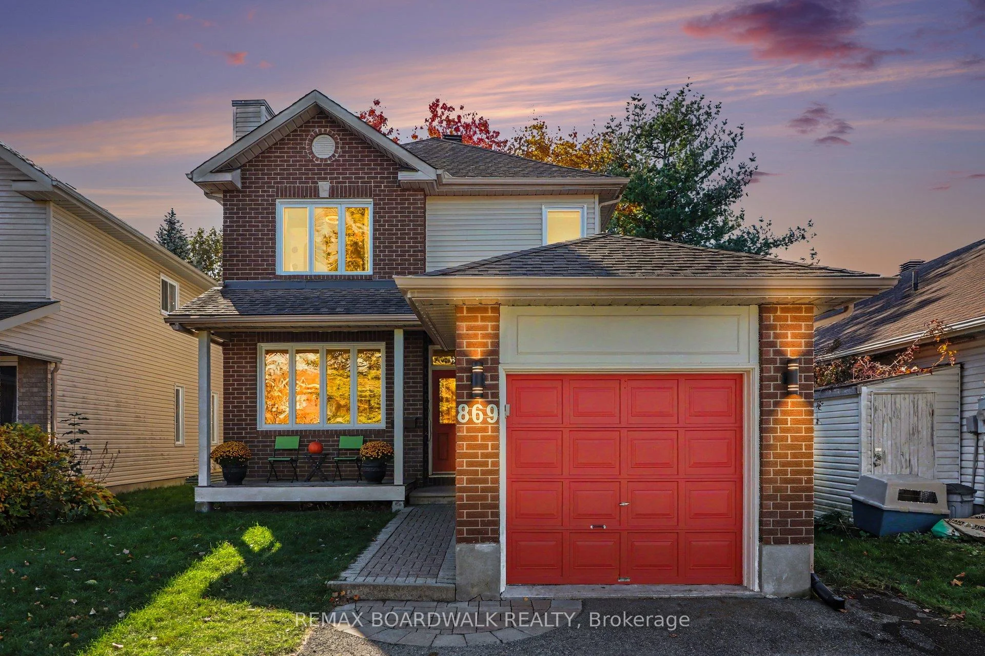 Photo 2 of 869 Clearcrest Crescent, Ottawa, Fallingbrook/Ridgemount — HOMEH