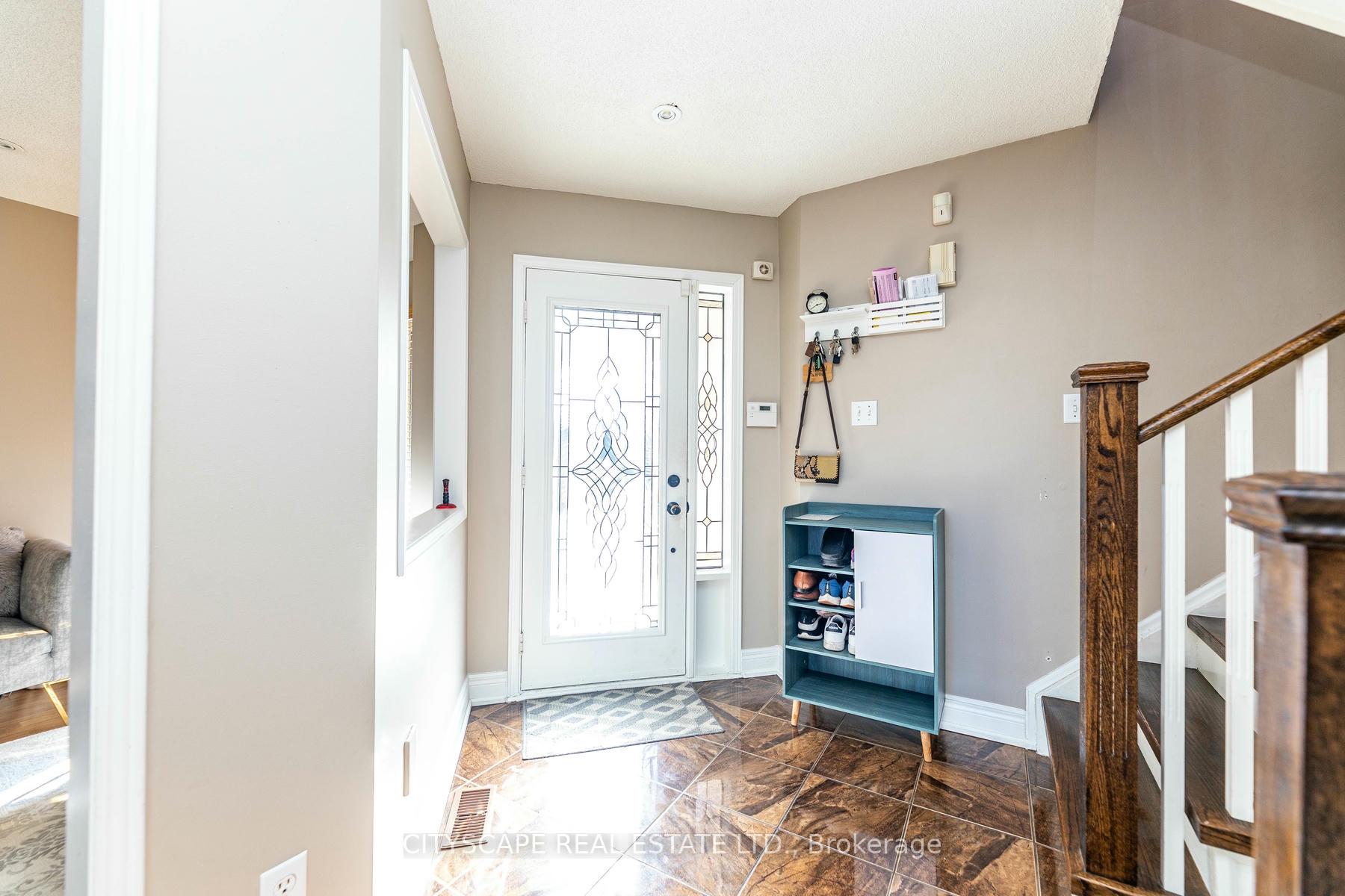 Photo 6 of 28 Furrows End, Brampton, Heart Lake West — HOMEH