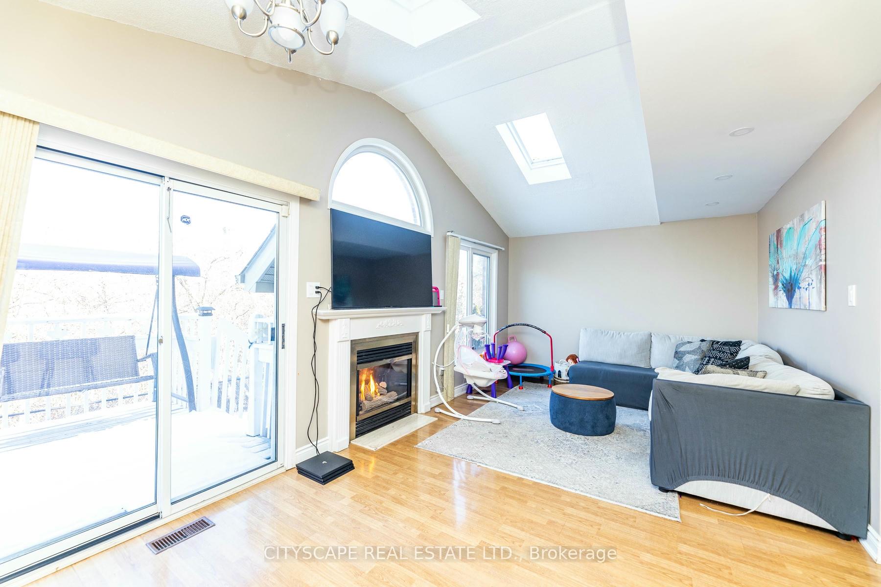 Photo 18 of 28 Furrows End, Brampton, Heart Lake West — HOMEH