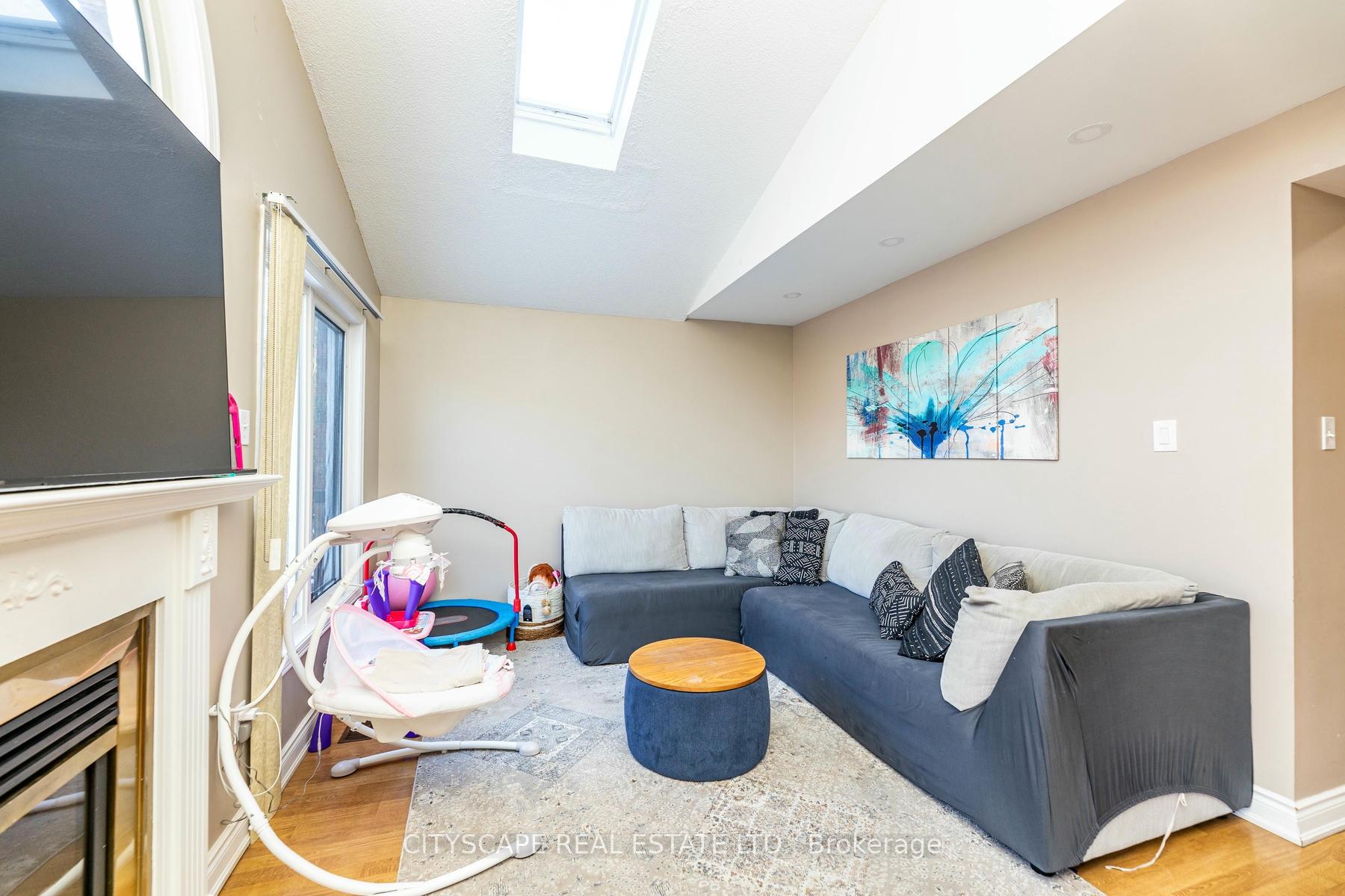 Photo 20 of 28 Furrows End, Brampton, Heart Lake West — HOMEH