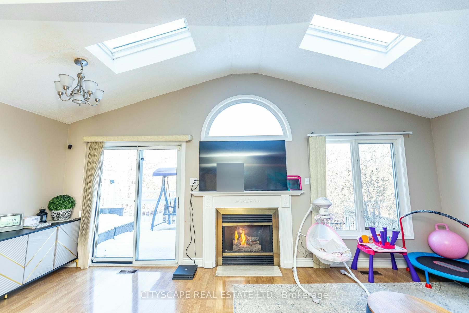 Photo 22 of 28 Furrows End, Brampton, Heart Lake West — HOMEH