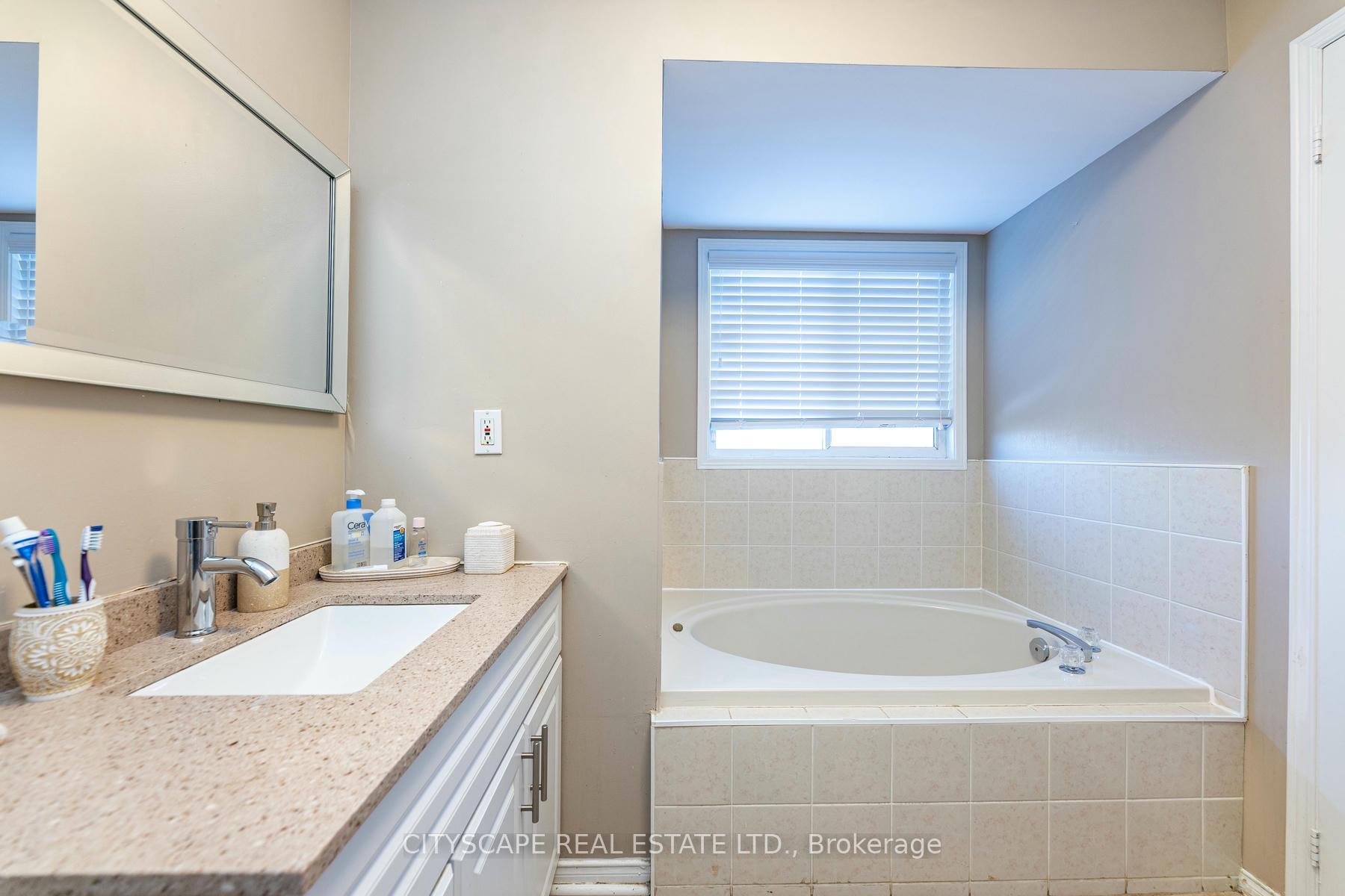 Photo 32 of 28 Furrows End, Brampton, Heart Lake West — HOMEH