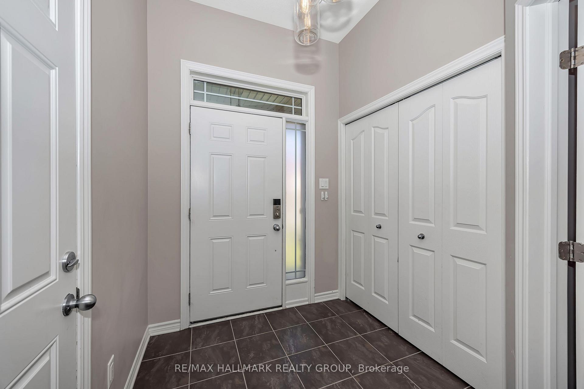 Photo 4 of 1830 Arrowgrass Way, Ottawa, Notting Hill/Summerside — HOMEH
