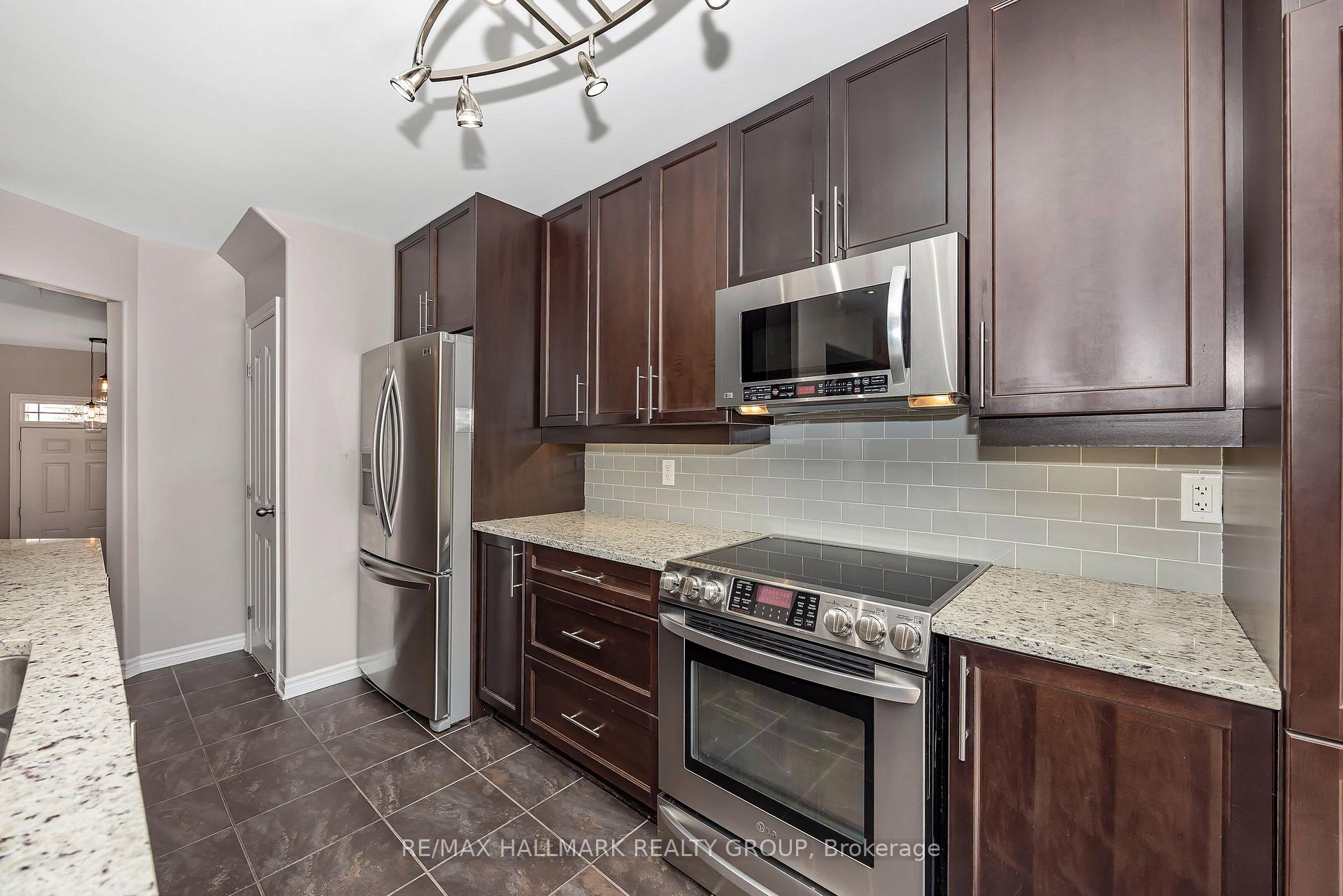 Photo 8 of 1830 Arrowgrass Way, Ottawa, Notting Hill/Summerside — HOMEH