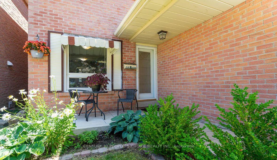 Photo 3 of Unit Main, 21 Rawling Crescent, Brampton, Heart Lake East — HOMEH