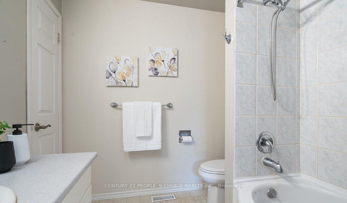 Photo 17 of Unit Main, 21 Rawling Crescent, Brampton, Heart Lake East — HOMEH