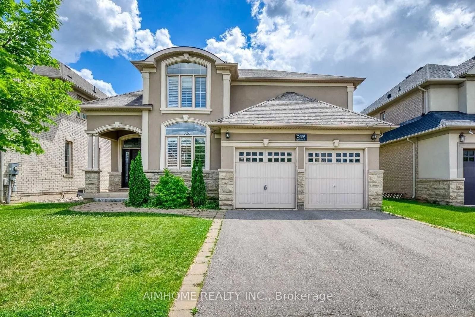Photo of 2489 Lyndhurst Drive