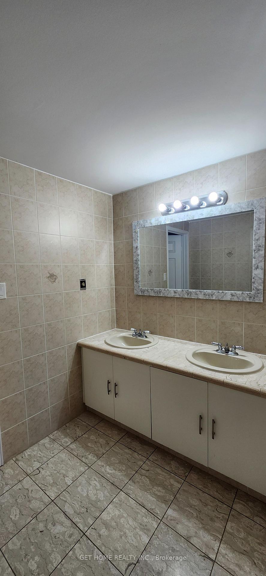 Photo 40 of Unit Main, 32 Torrance Woods, Brampton, Fletcher's West — HOMEH