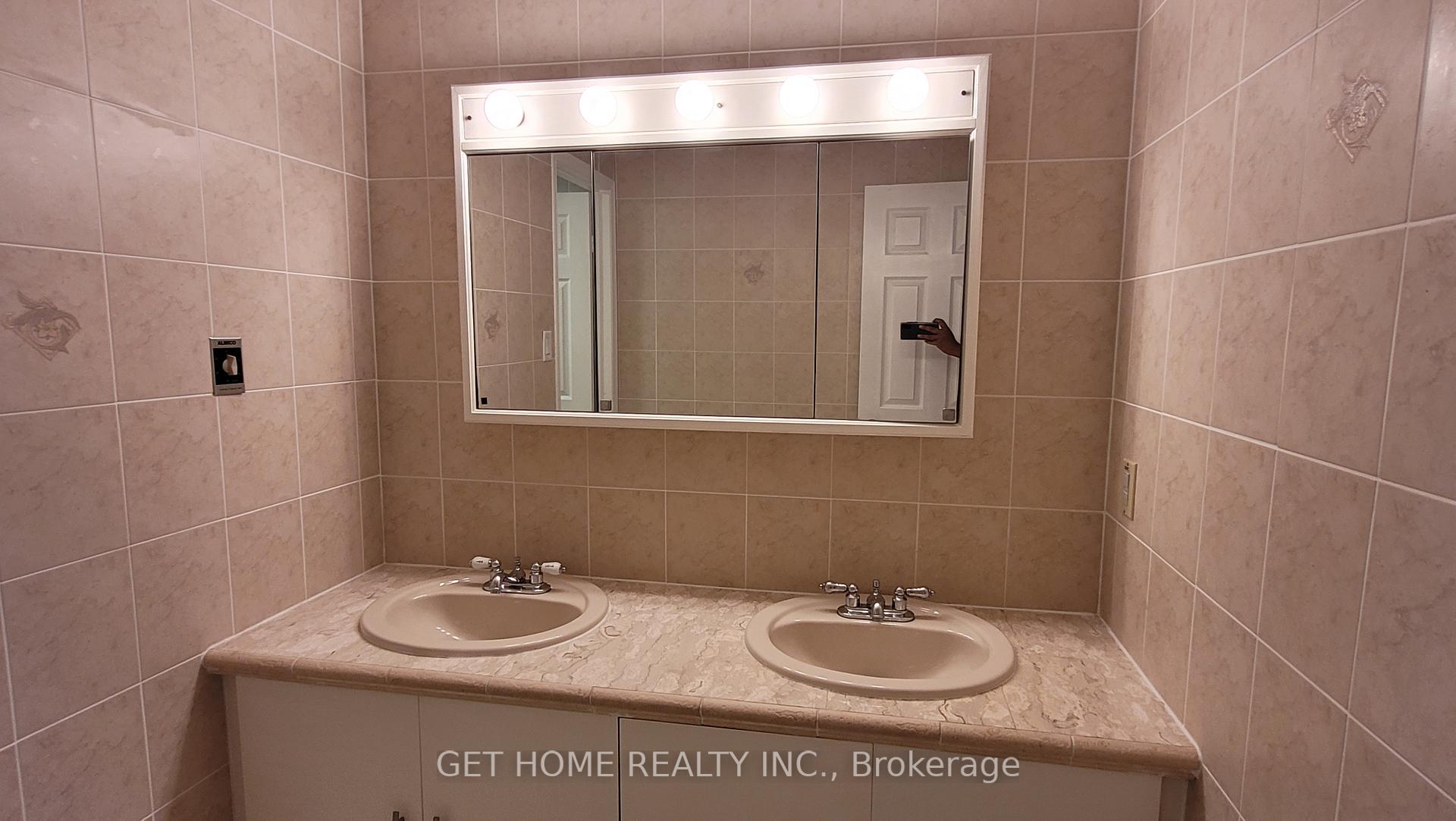 Photo 57 of Unit Main, 32 Torrance Woods, Brampton, Fletcher's West — HOMEH