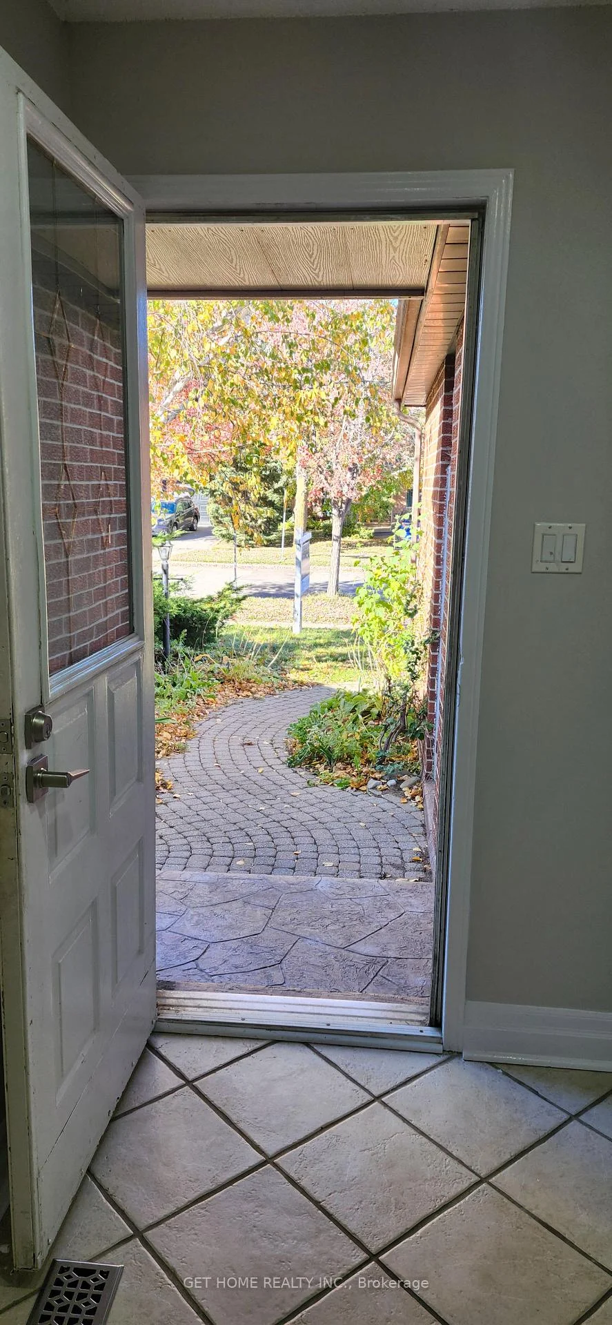 Photo 15 of Unit Main, 32 Torrance Woods, Brampton, Fletcher's West — HOMEH