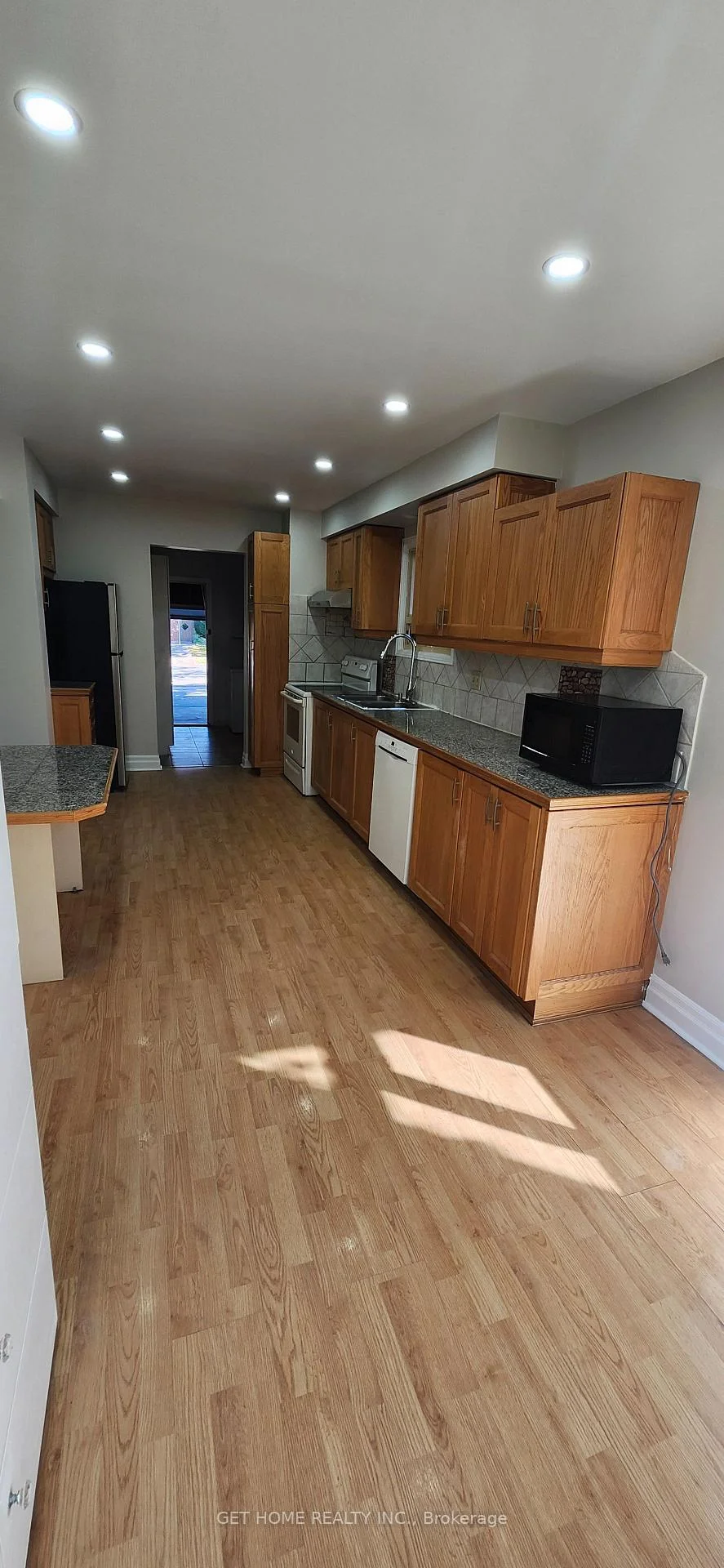 Photo 39 of Unit Main, 32 Torrance Woods, Brampton, Fletcher's West — HOMEH
