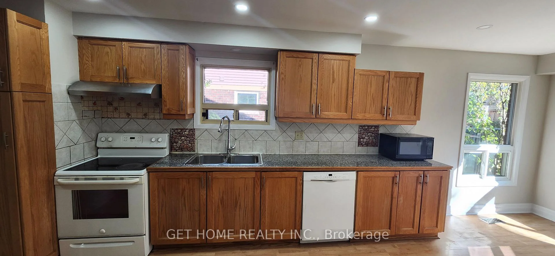 Photo 46 of Unit Main, 32 Torrance Woods, Brampton, Fletcher's West — HOMEH
