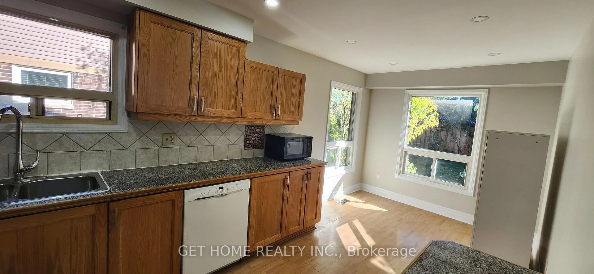 Photo 48 of Unit Main, 32 Torrance Woods, Brampton, Fletcher's West — HOMEH
