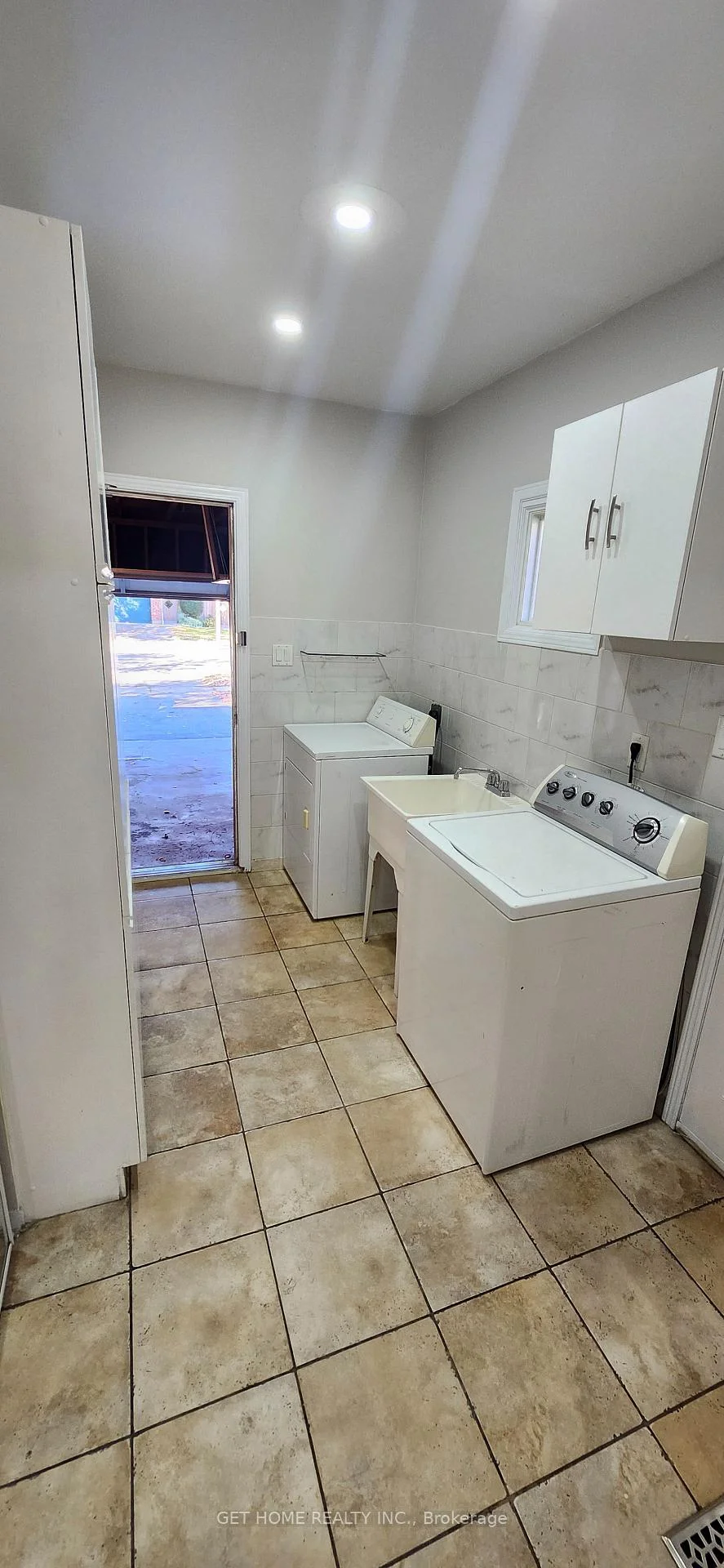 Photo 54 of Unit Main, 32 Torrance Woods, Brampton, Fletcher's West — HOMEH