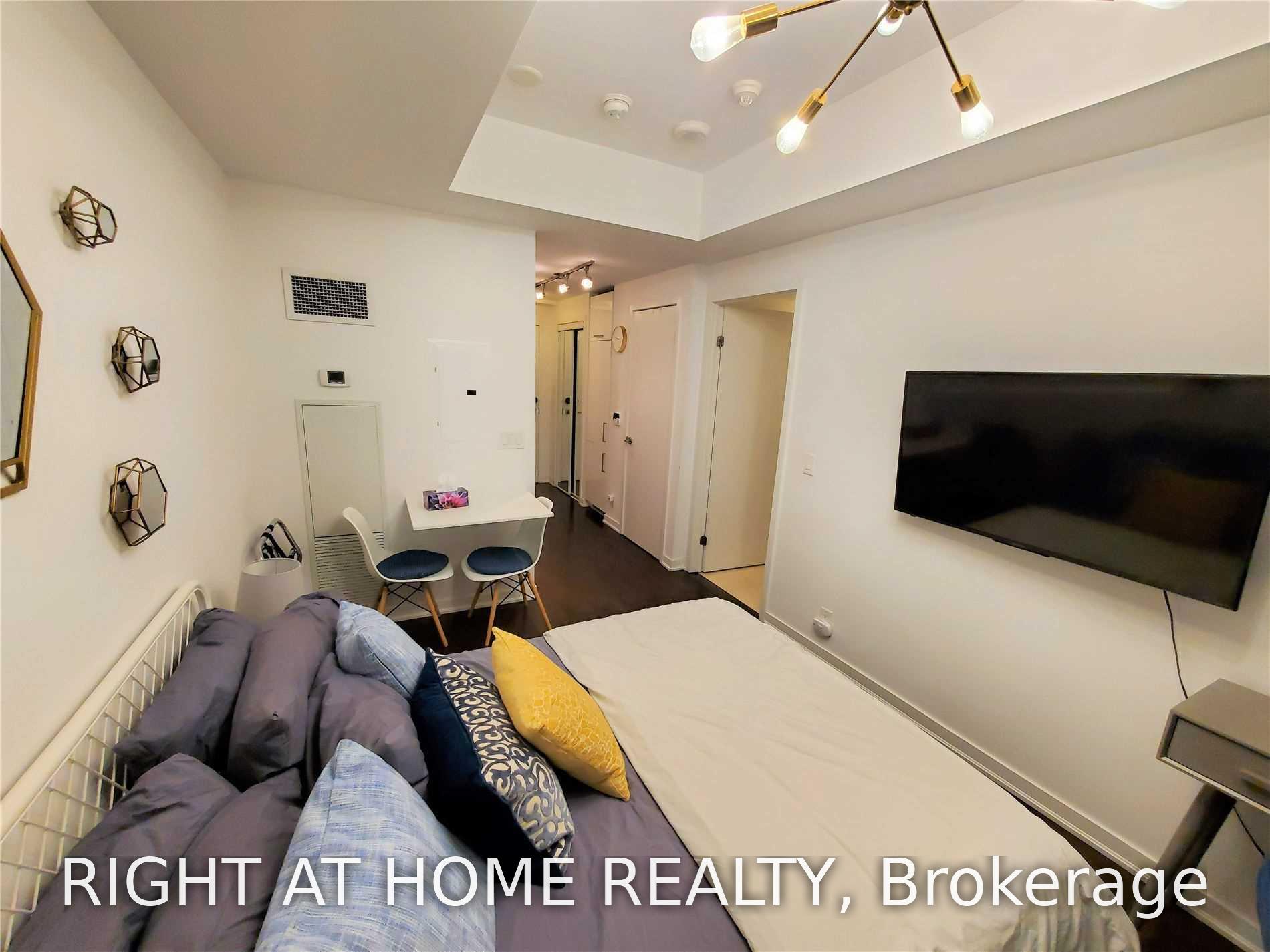 Photo 3 of Unit 4902, 14 York Street, Toronto, Waterfront Communities — HOMEH