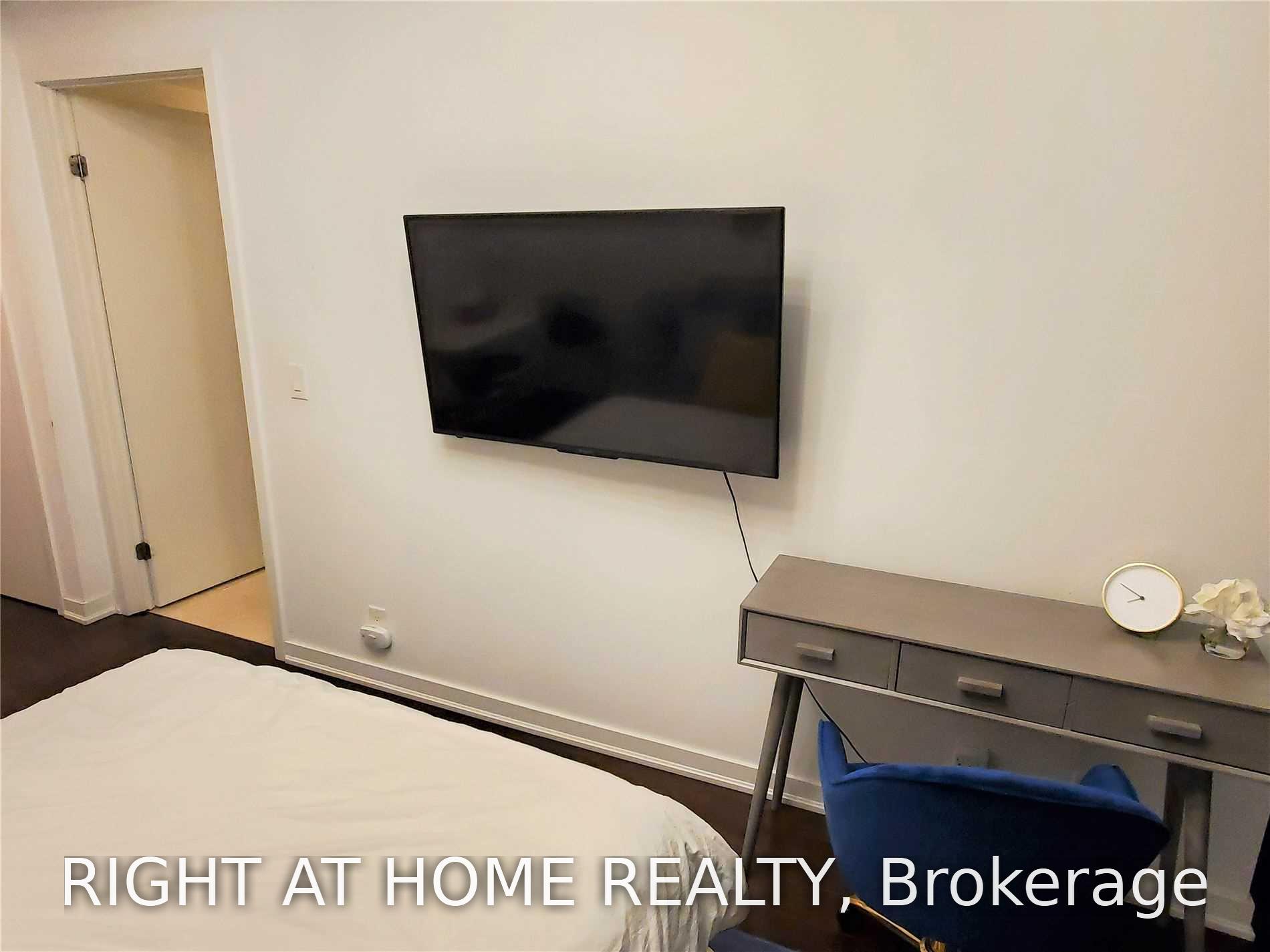 Photo 4 of Unit 4902, 14 York Street, Toronto, Waterfront Communities — HOMEH