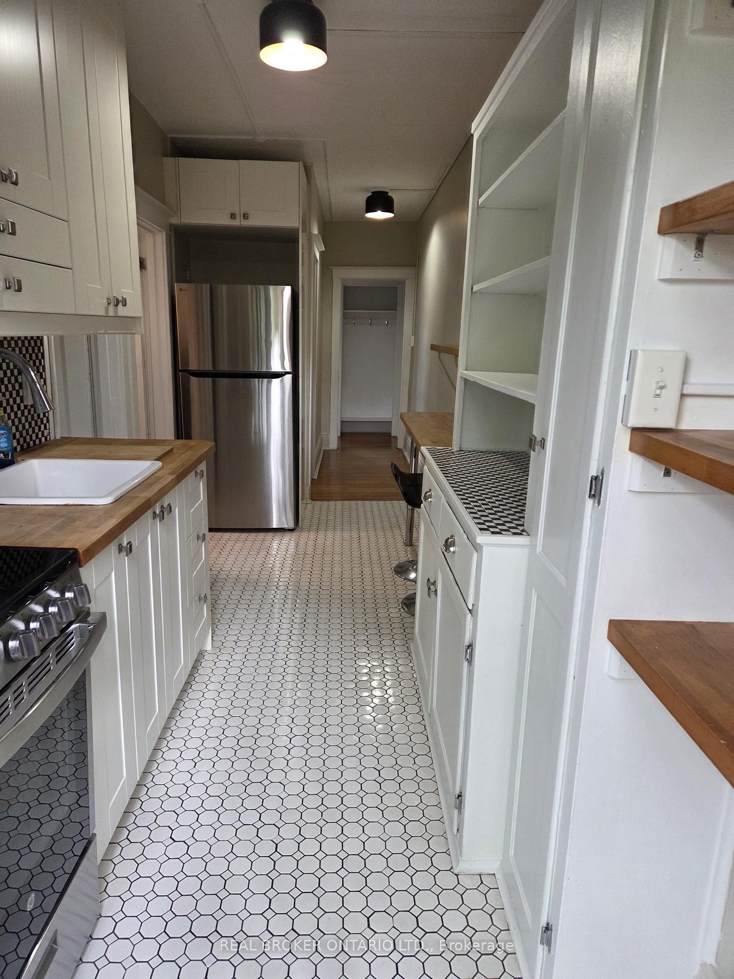 Photo 1 of Unit 4, 479 Aberdeen Avenue, Hamilton, Kirkendall — HOMEH