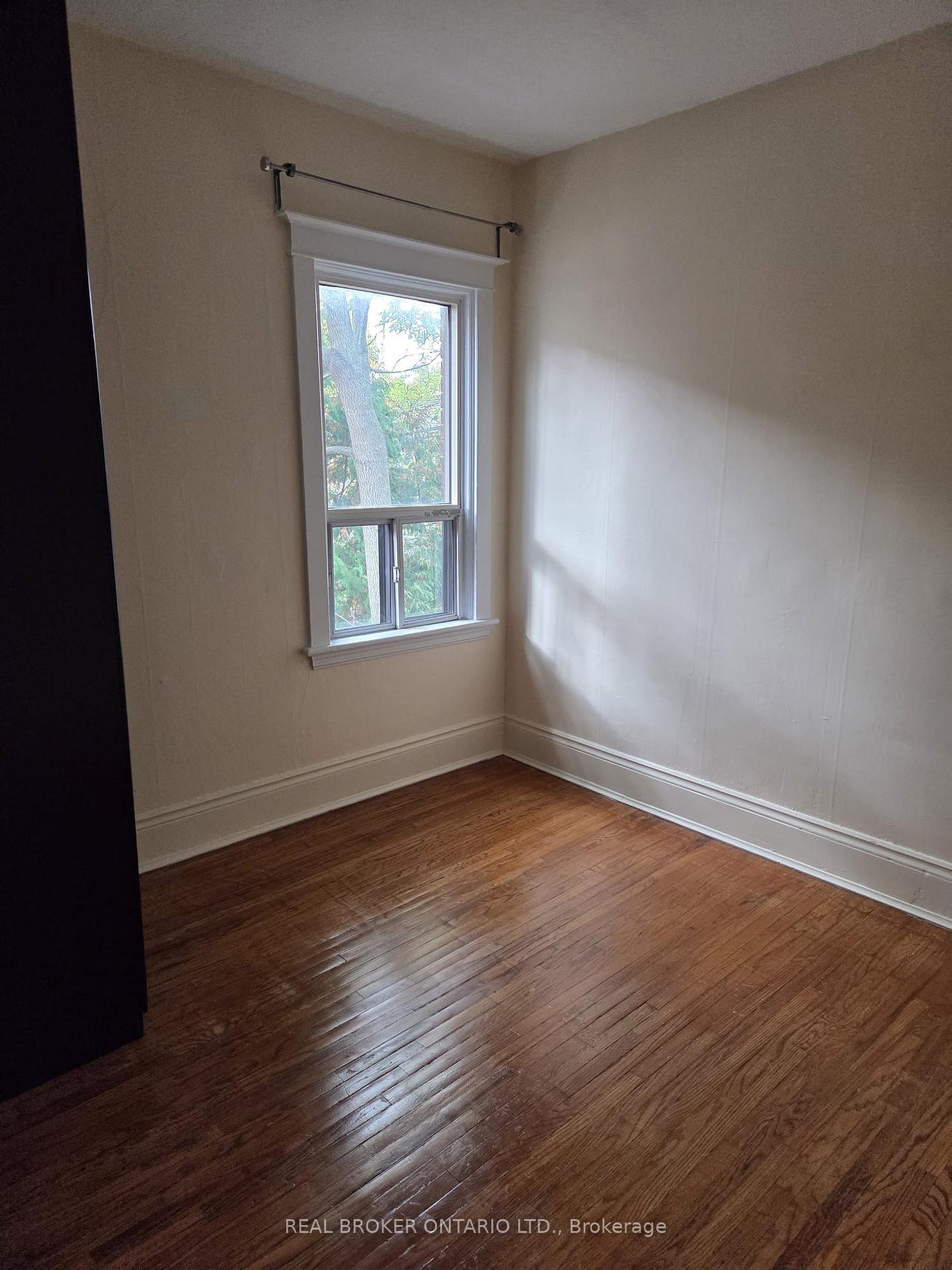 Photo 3 of Unit 4, 479 Aberdeen Avenue, Hamilton, Kirkendall — HOMEH