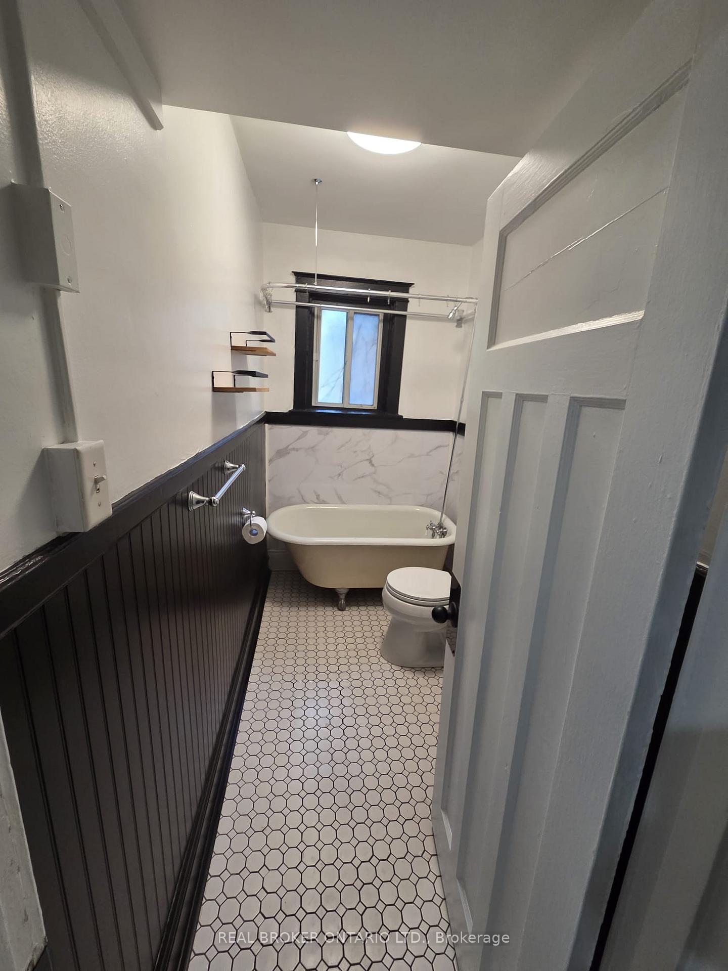 Photo 5 of Unit 4, 479 Aberdeen Avenue, Hamilton, Kirkendall — HOMEH