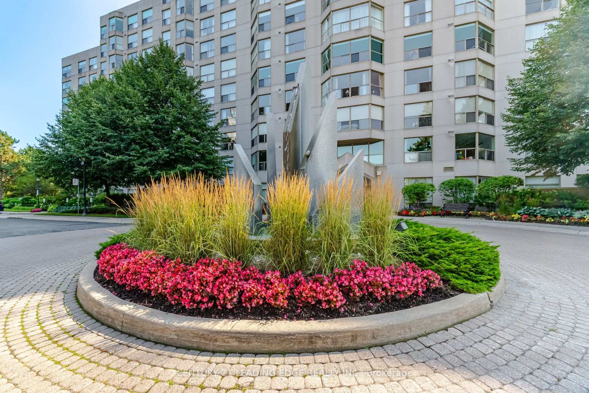 Photo 3 of Unit 202, 1700 The Collegeway Way, Mississauga, Erin Mills — HOMEH